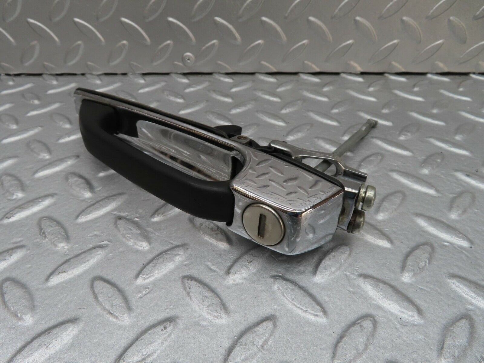 15966 Mercedes-Benz W123 280E Front Right Exterior Door Handle No Key