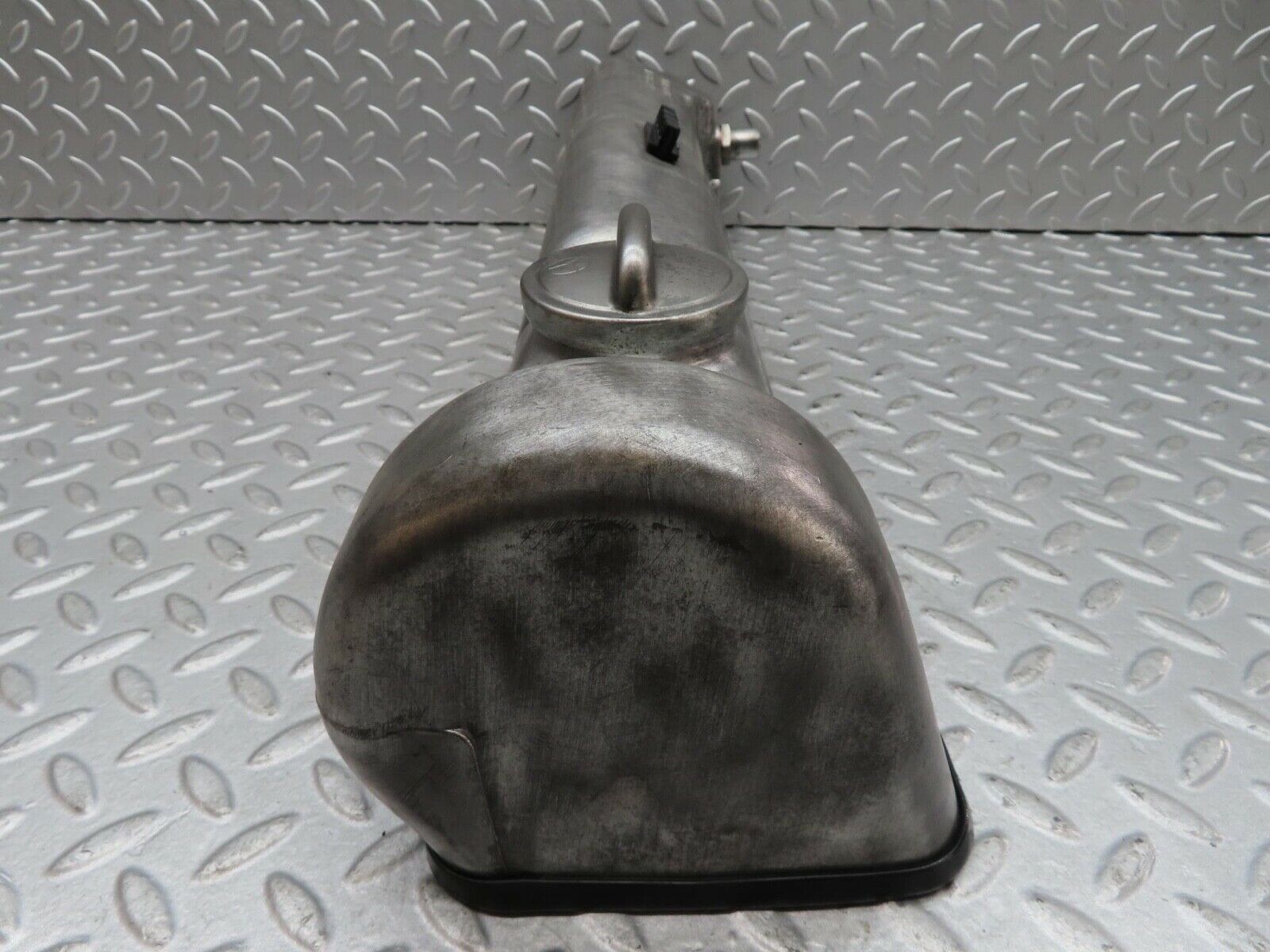 16529 Mercedes-Benz C107 350SLC Coupe Cylinder Head Valve Cover Right 1160161905