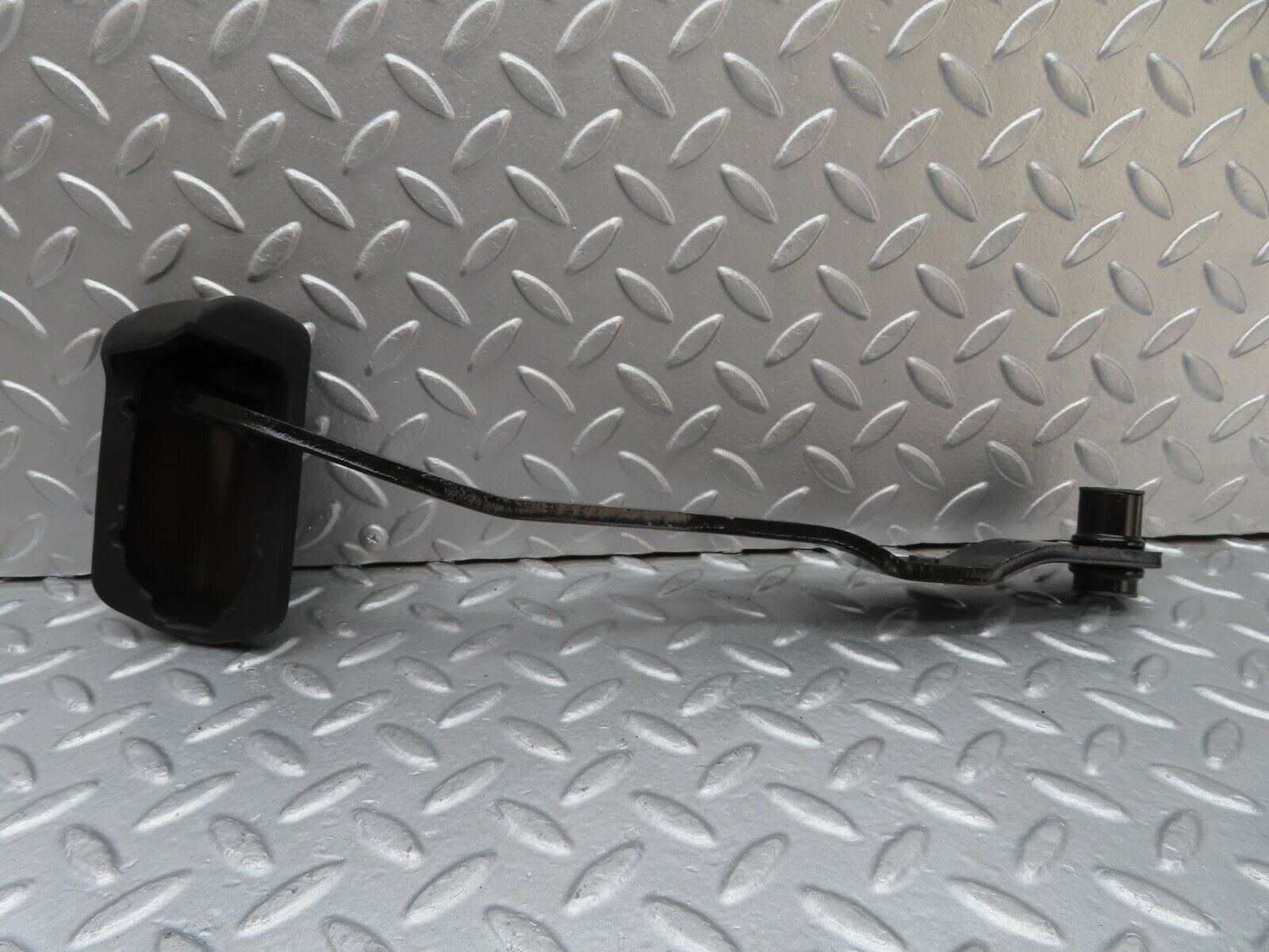 16011 Mercedes-Benz W123 280E Brake Pedal With Rubber 1232910082