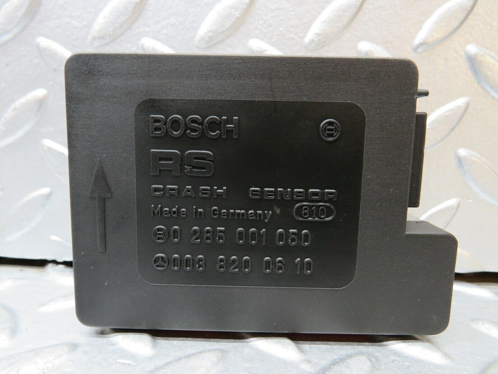 21719 Mercedes-Benz W126 300SE Crash Sensor 0285001050