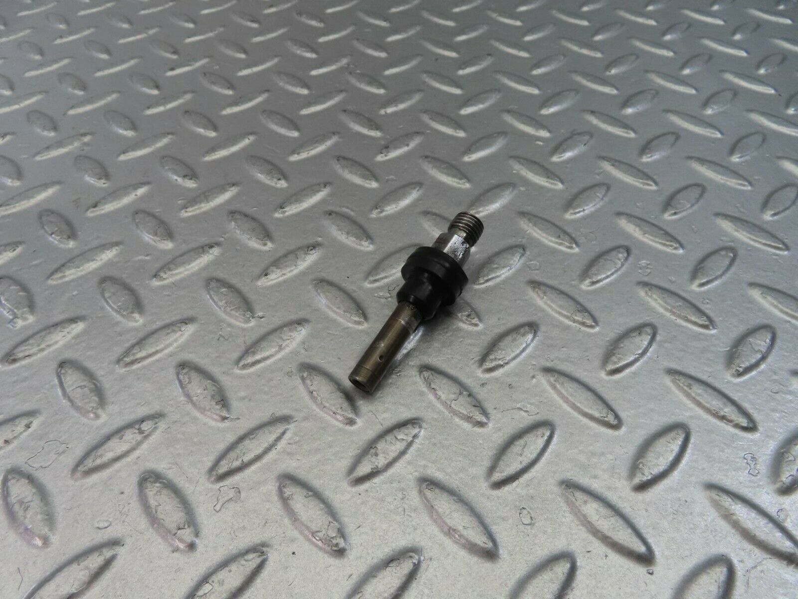 10792 Mercedes-Benz W123 230E Fuel Injector Bosch 0437502010