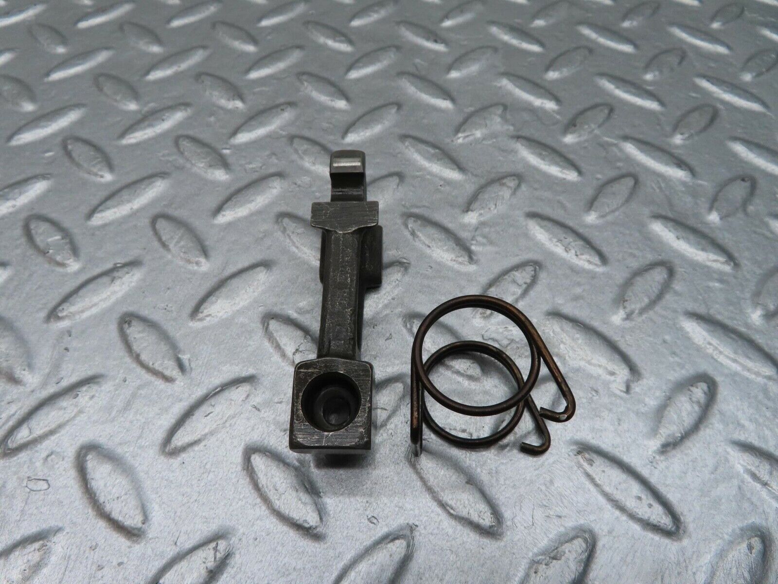 12870 Mercedes-Benz W111 220SE Valve Rocker Arm With Retaining Spring