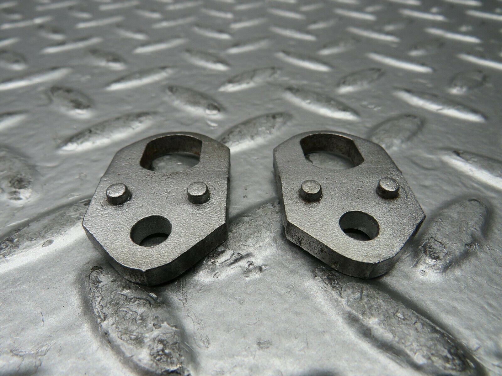 23172 Mercedes-Benz C107 450SLC Coupe Fuel Injector Bracket Pair