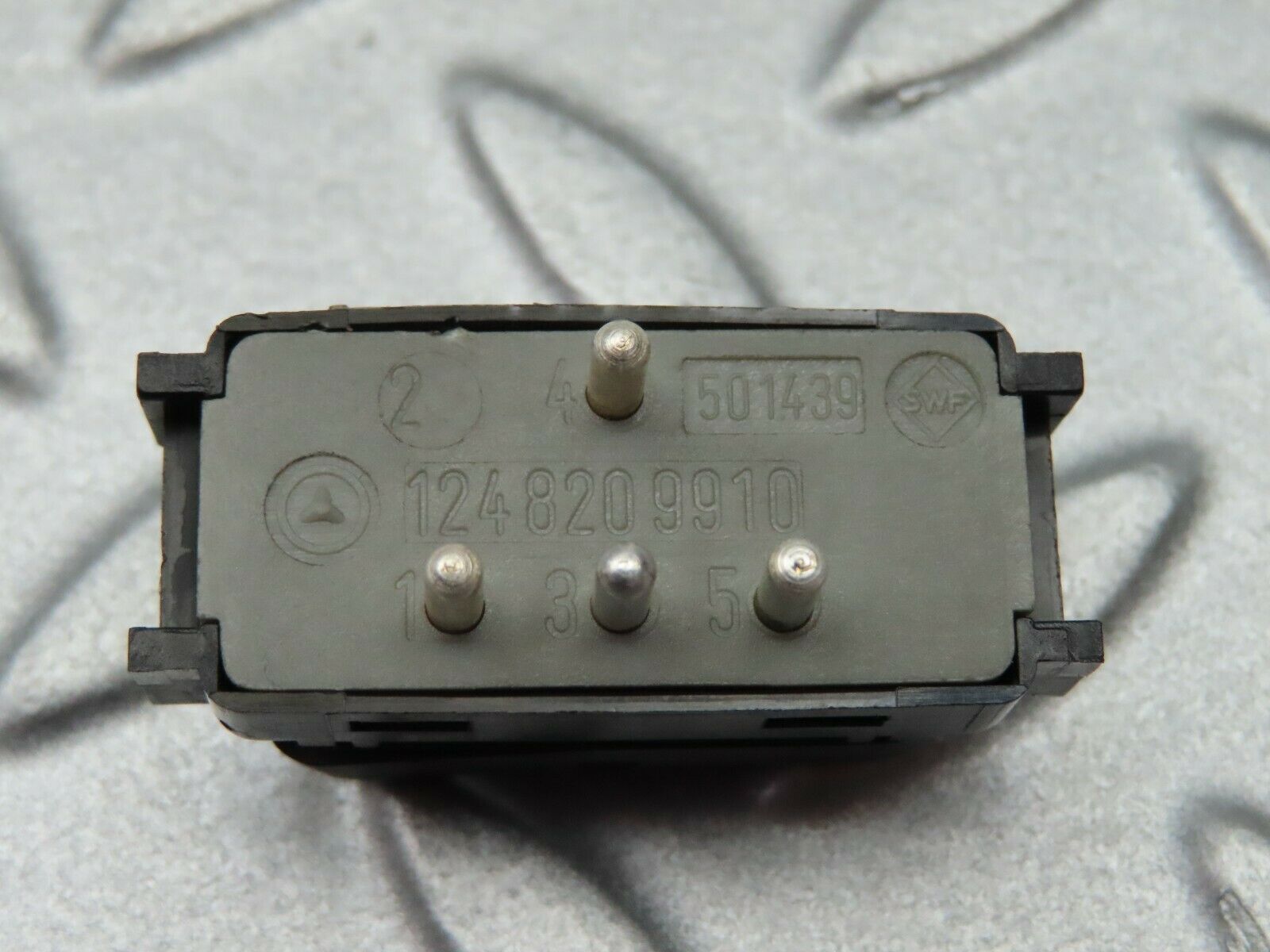 5349 Mercedes-Benz W124 230E Rear Headrest Release Control Switch 1248209910