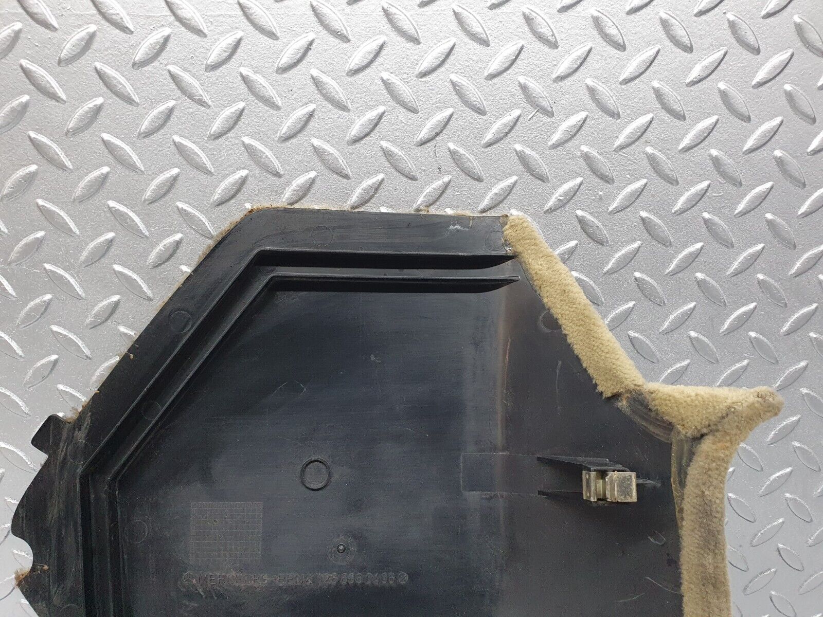 41046 Mercedes-Benz W126 300SE Front Right Kick Panel Beige 1266880406