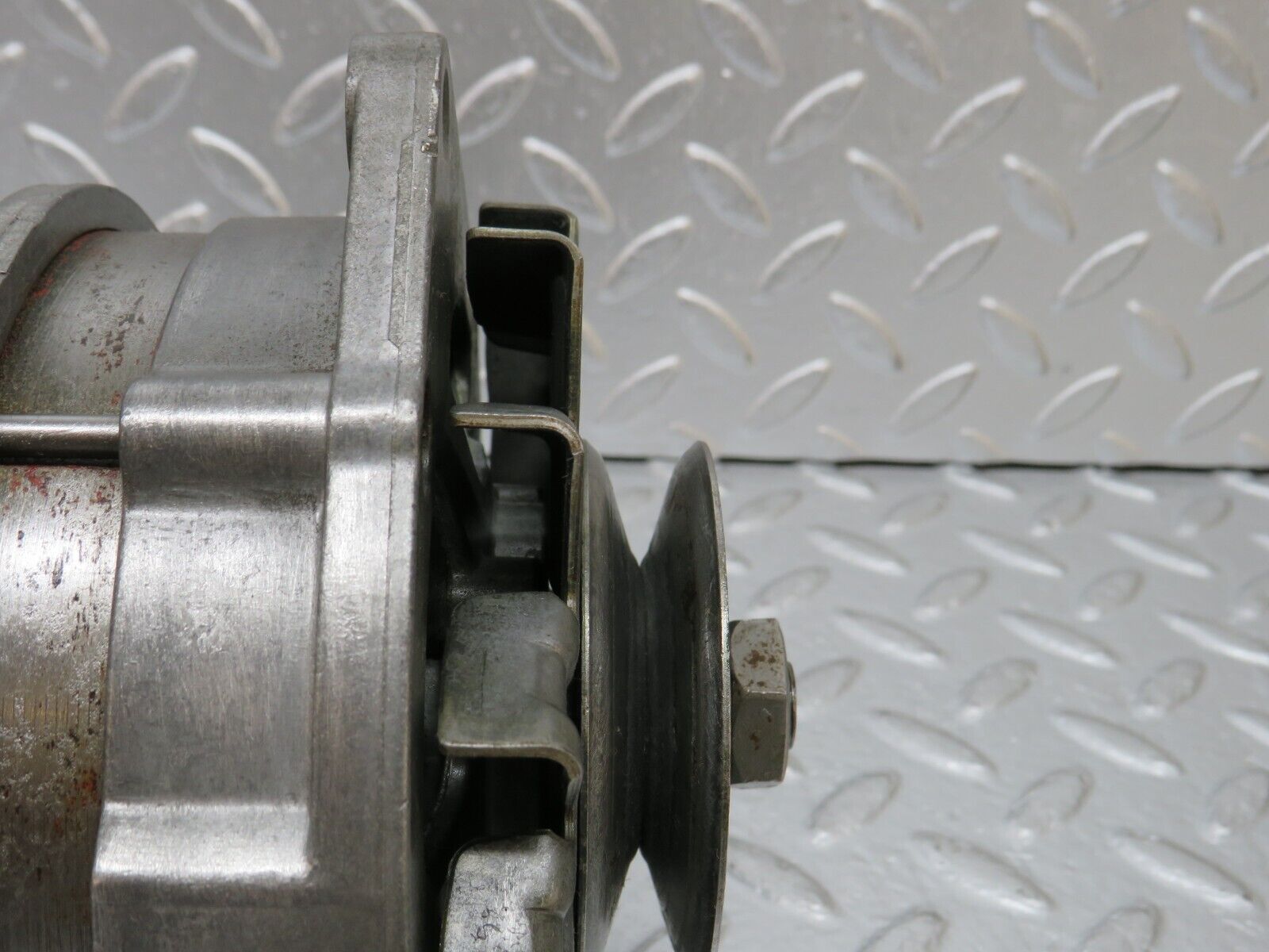 0773 Mercedes-Benz C107 350SLC Alternator Generator Bosch 0120489506