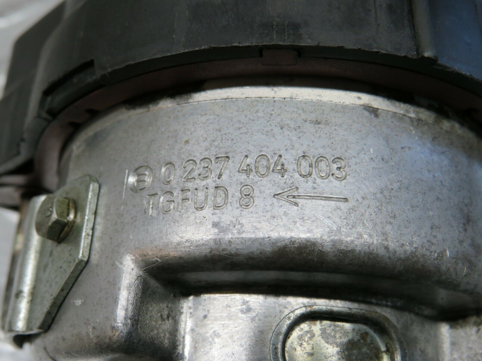 23332 Mercedes-Benz W116 350SE Ignition Distributor Bosch 0237404003