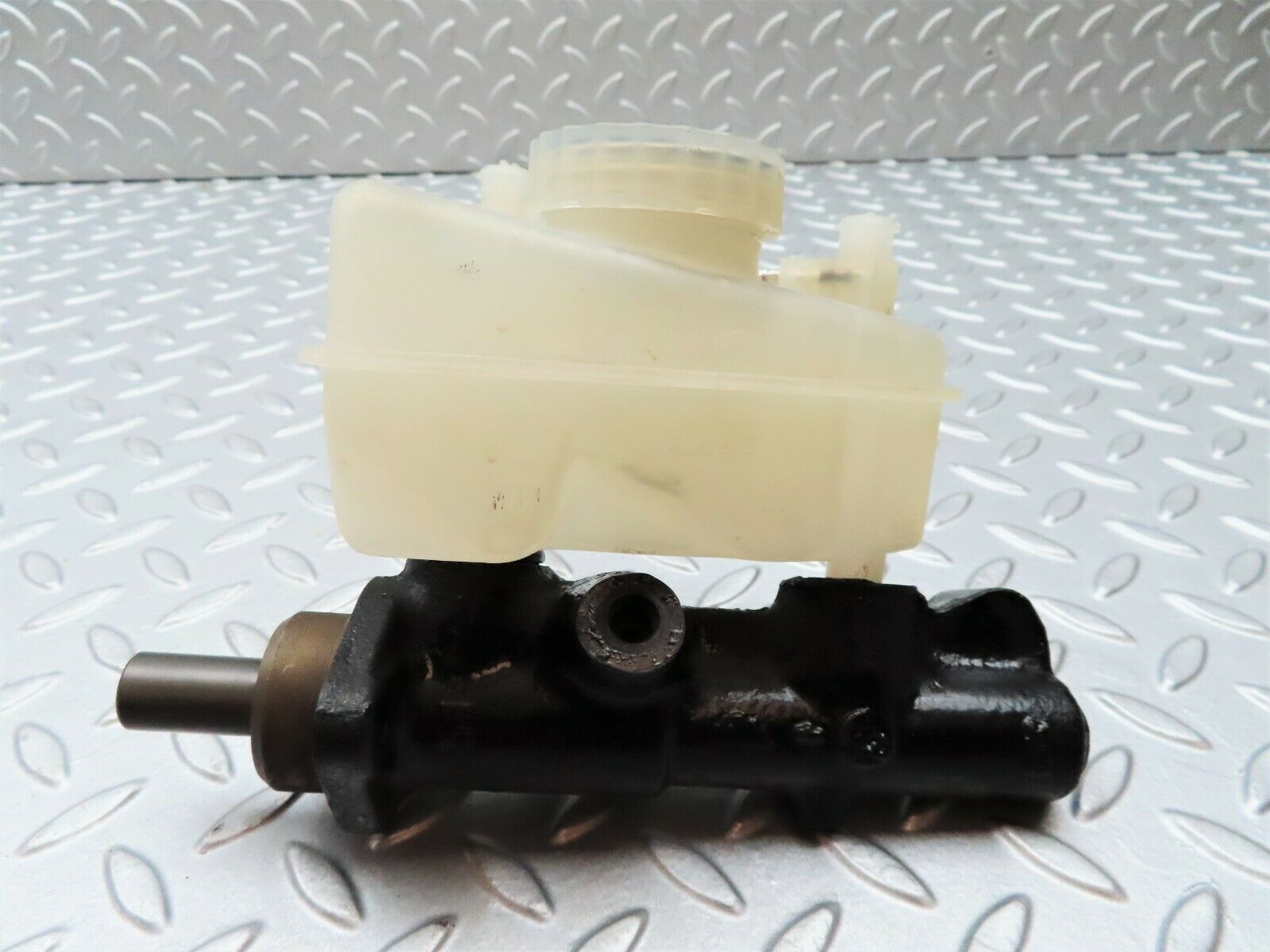 4006 Mercedes-Benz S123 200T Wagon Brake Master Cylinder With Tank