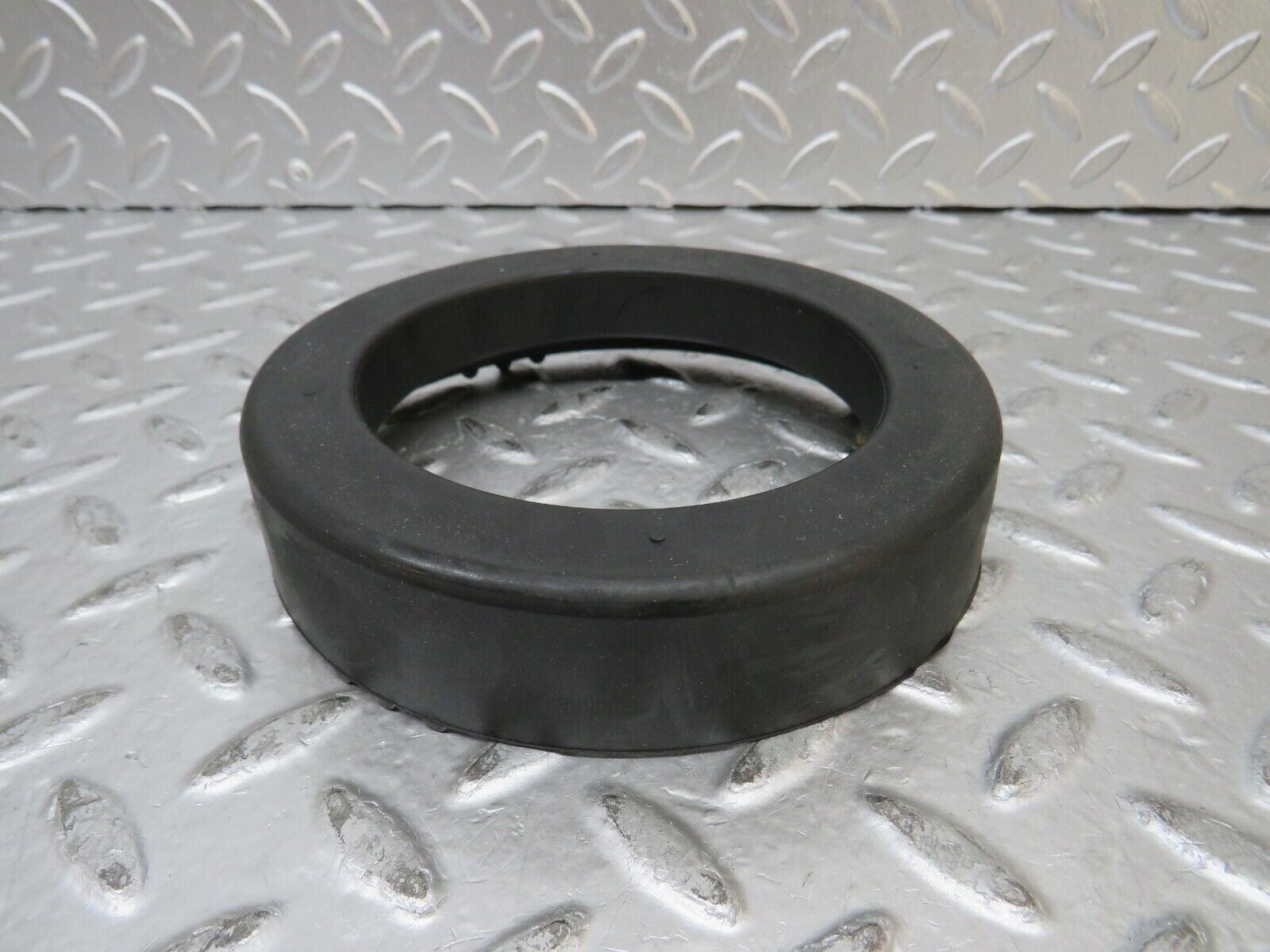 27088 Mercedes-Benz W123 280E Coil Spring Rubber Mounting New