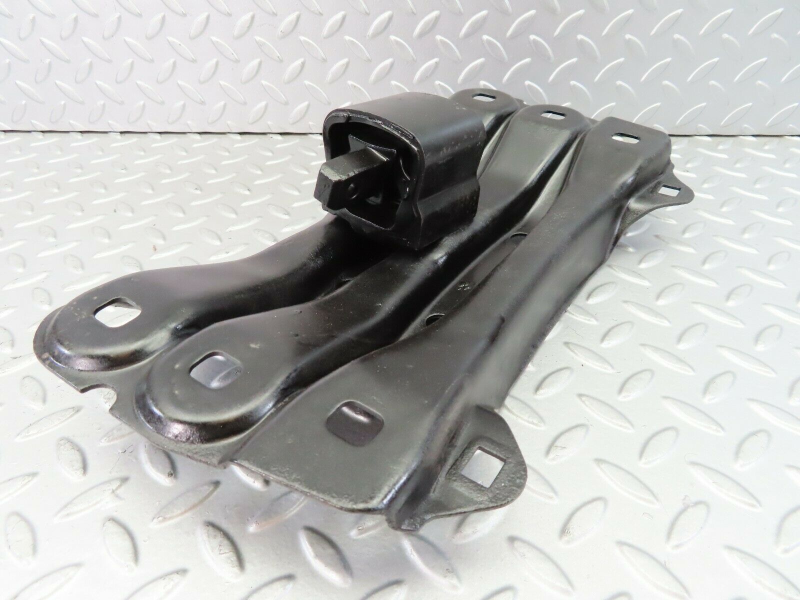 7576 Mercedes-Benz W220 S430 Gearbox Bracket 2202420201