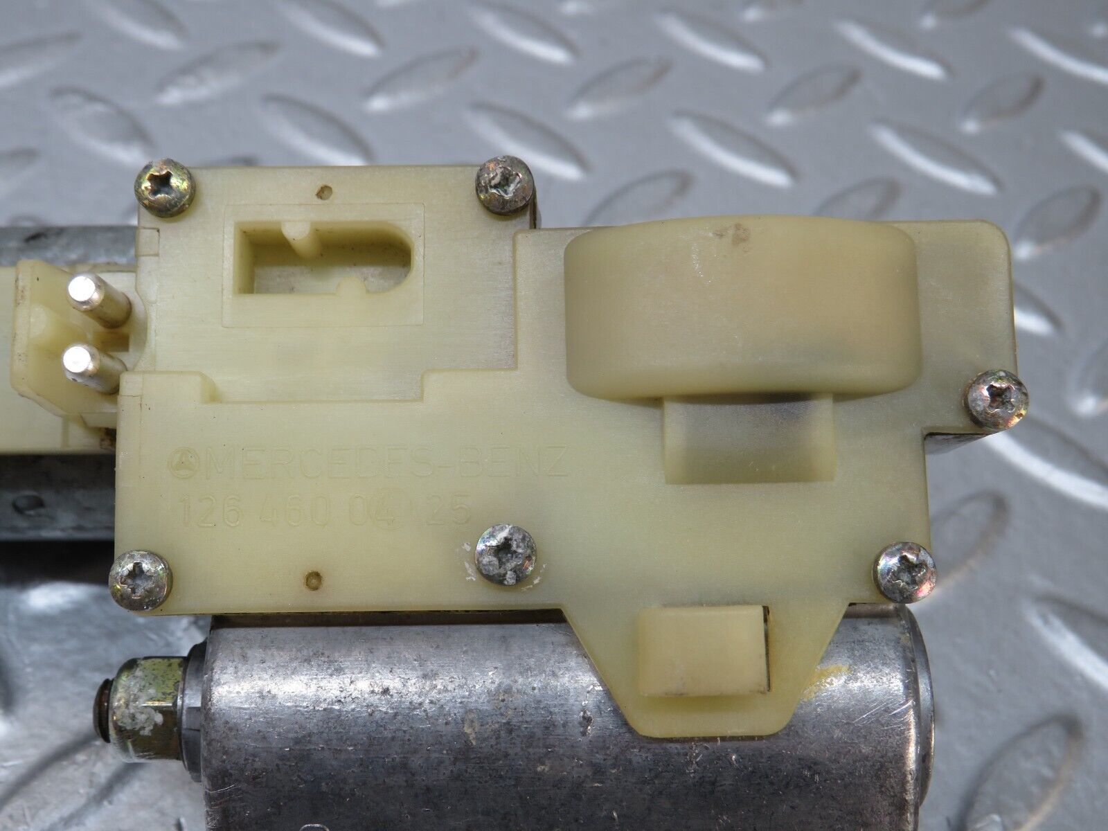 36322 Mercedes-Benz W126 420SE Steering Column Adjustment Motor 1264600425