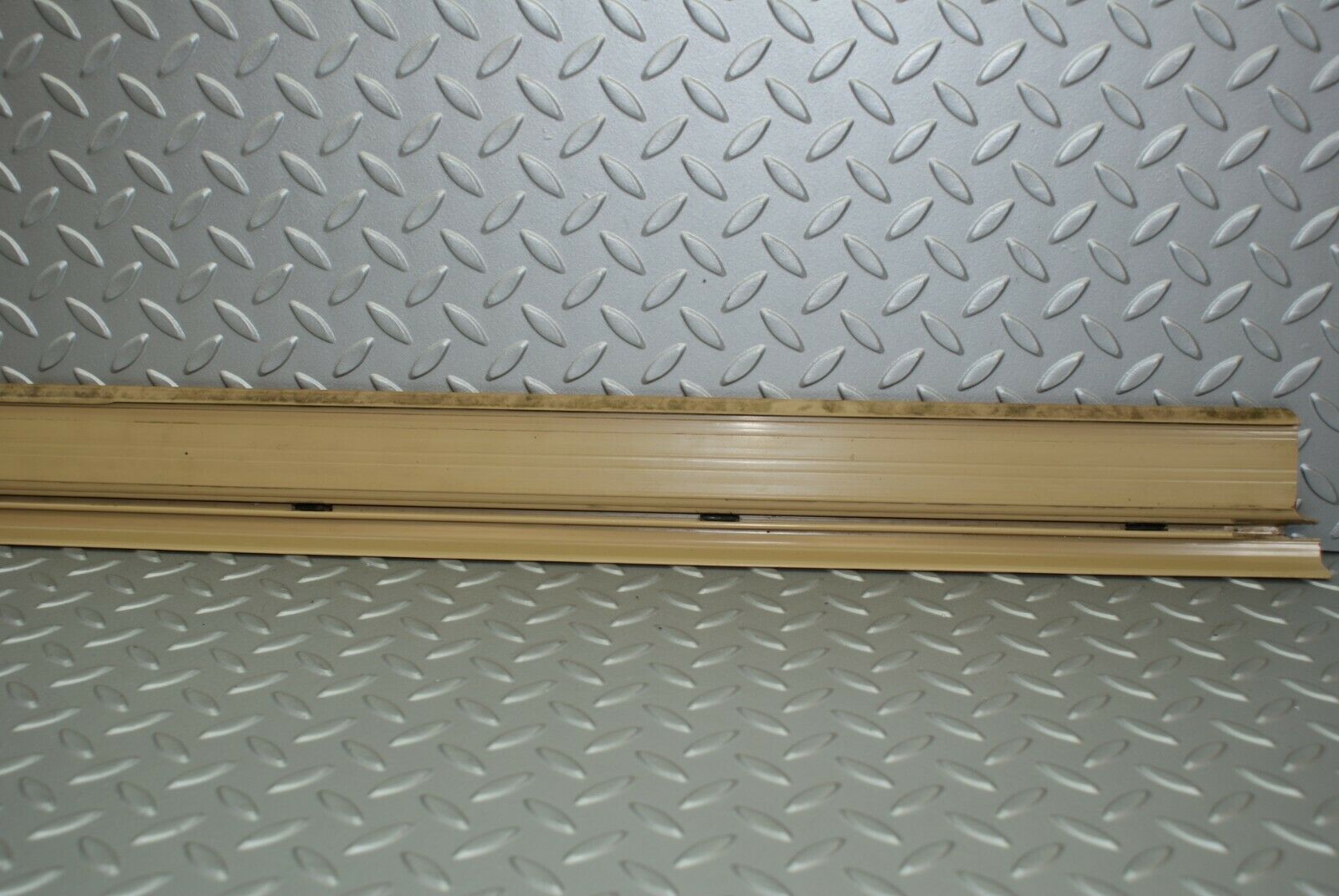 2881 Mercedes-Benz C123 280CE Coupe Front Left Door Sill Trim Beige