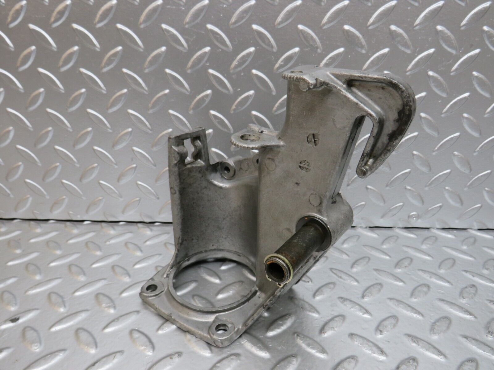 25426 Mercedes-Benz W123 200 Brake Pedal Bracket 1232900219