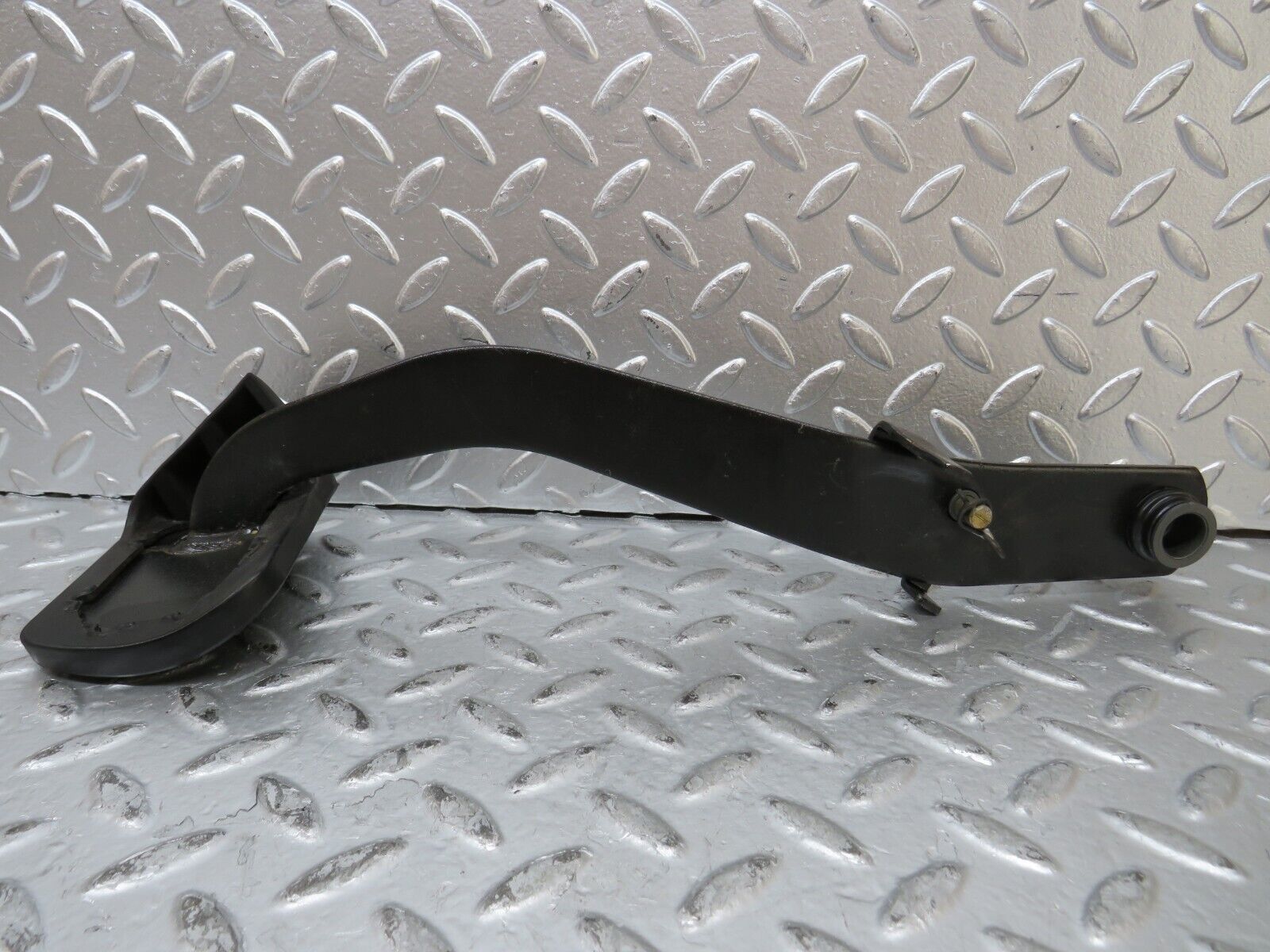 26584 Mercedes-Benz C124 220CE Coupe Brake Pedal 1232910082