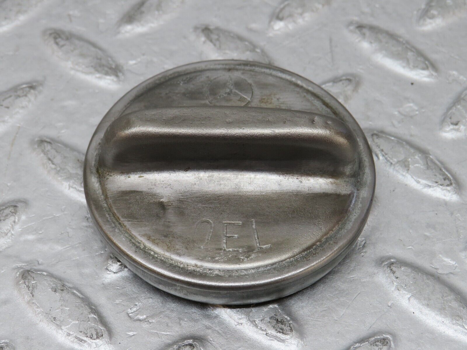35733 Mercedes-Benz W108 Engine Oil Filler Cap