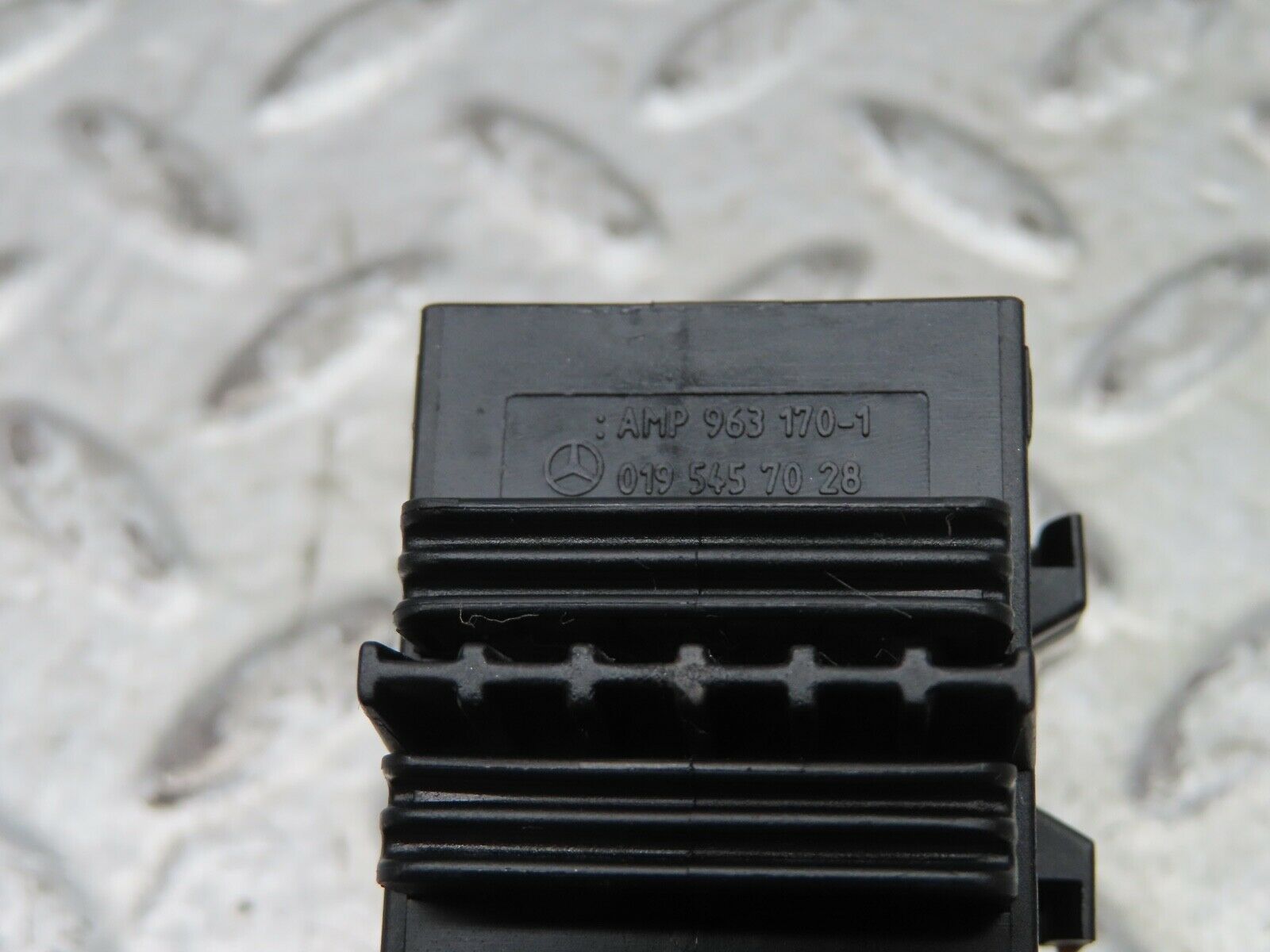 19687 Mercedes-Benz C140 CL420 Coupe Front Left Door Switch Plug 0195457028