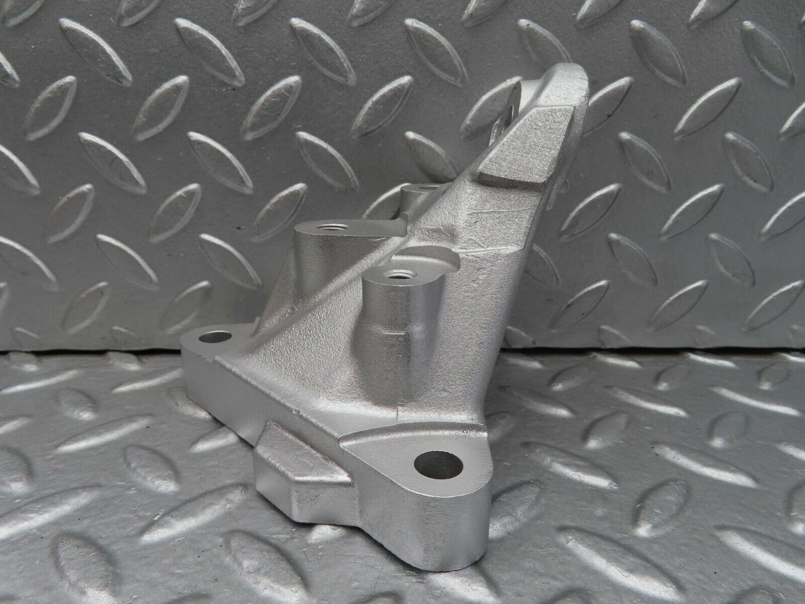 14763 Mercedes-Benz W201 190E Engine Mount Bracket Left Side 1022234104