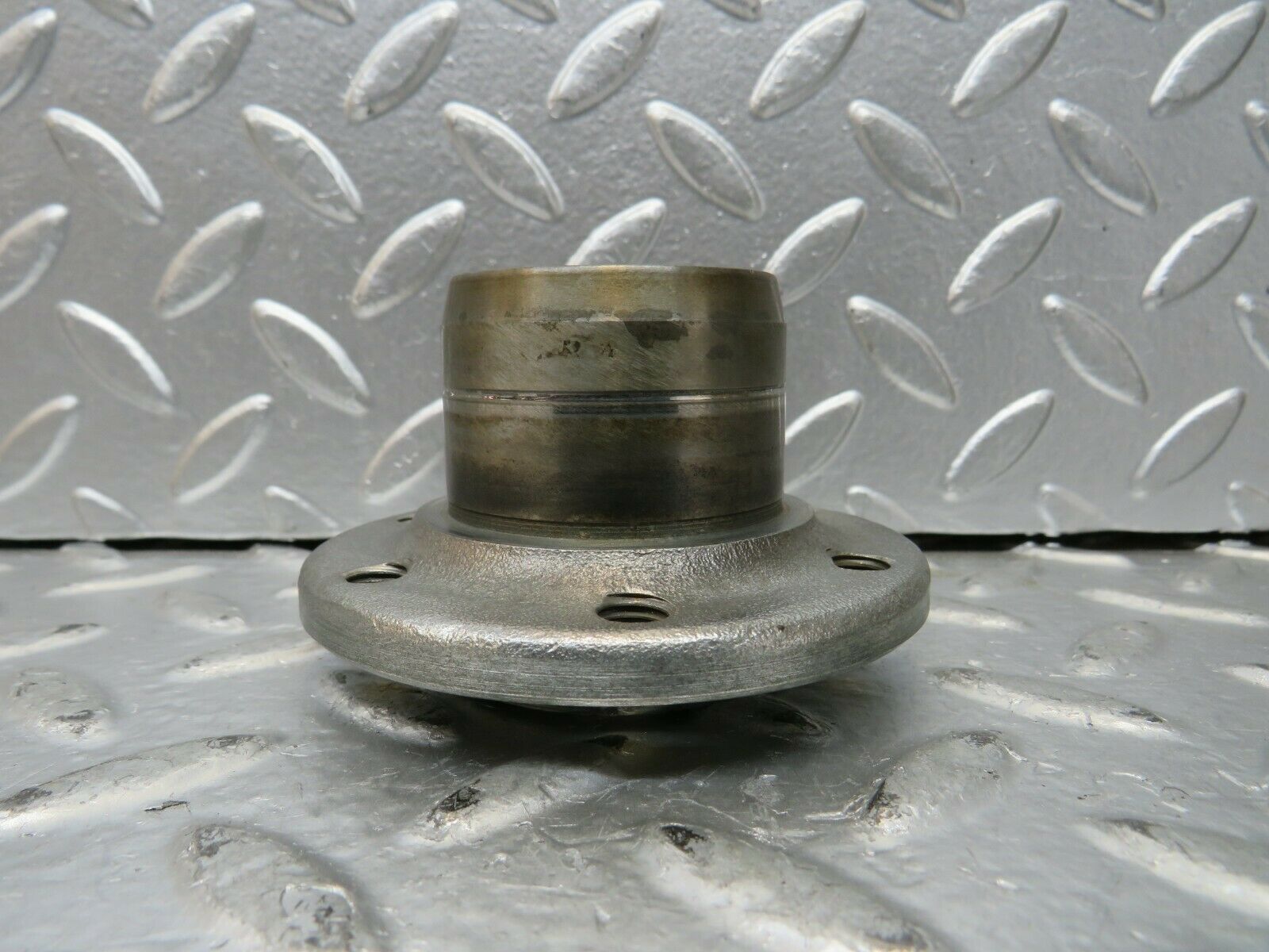 23397 Mercedes-Benz W116 350SE Crankshaft Sleeve Hub