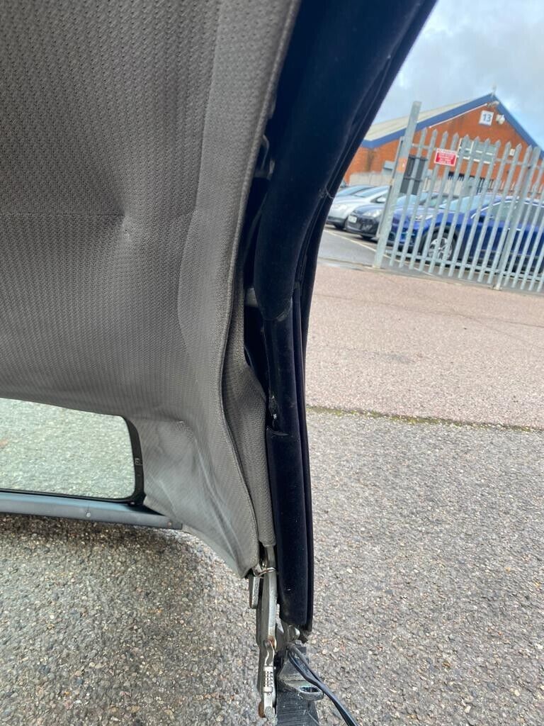 38226 Mercedes-Benz A124 320E Cabriolet Soft Top