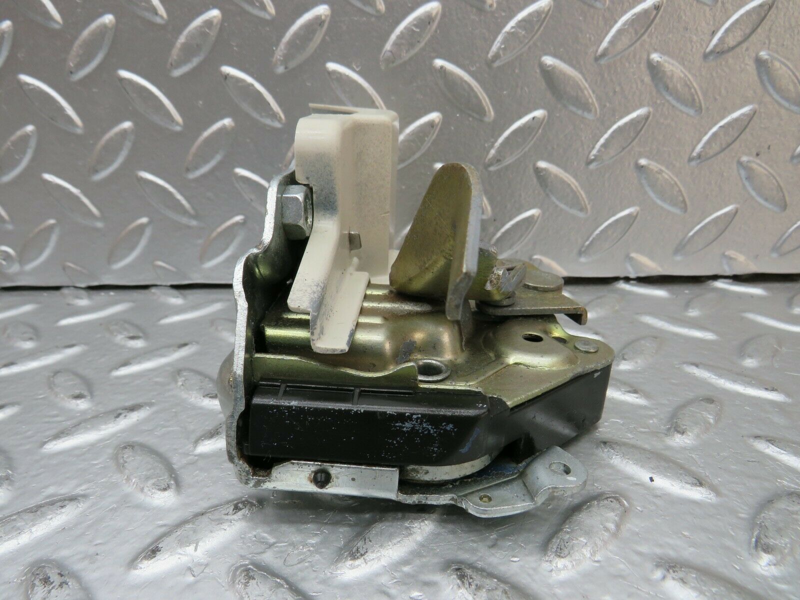 24199 Mercedes-Benz S124 220TE Wagon Rear Left Door Lock Mechanism