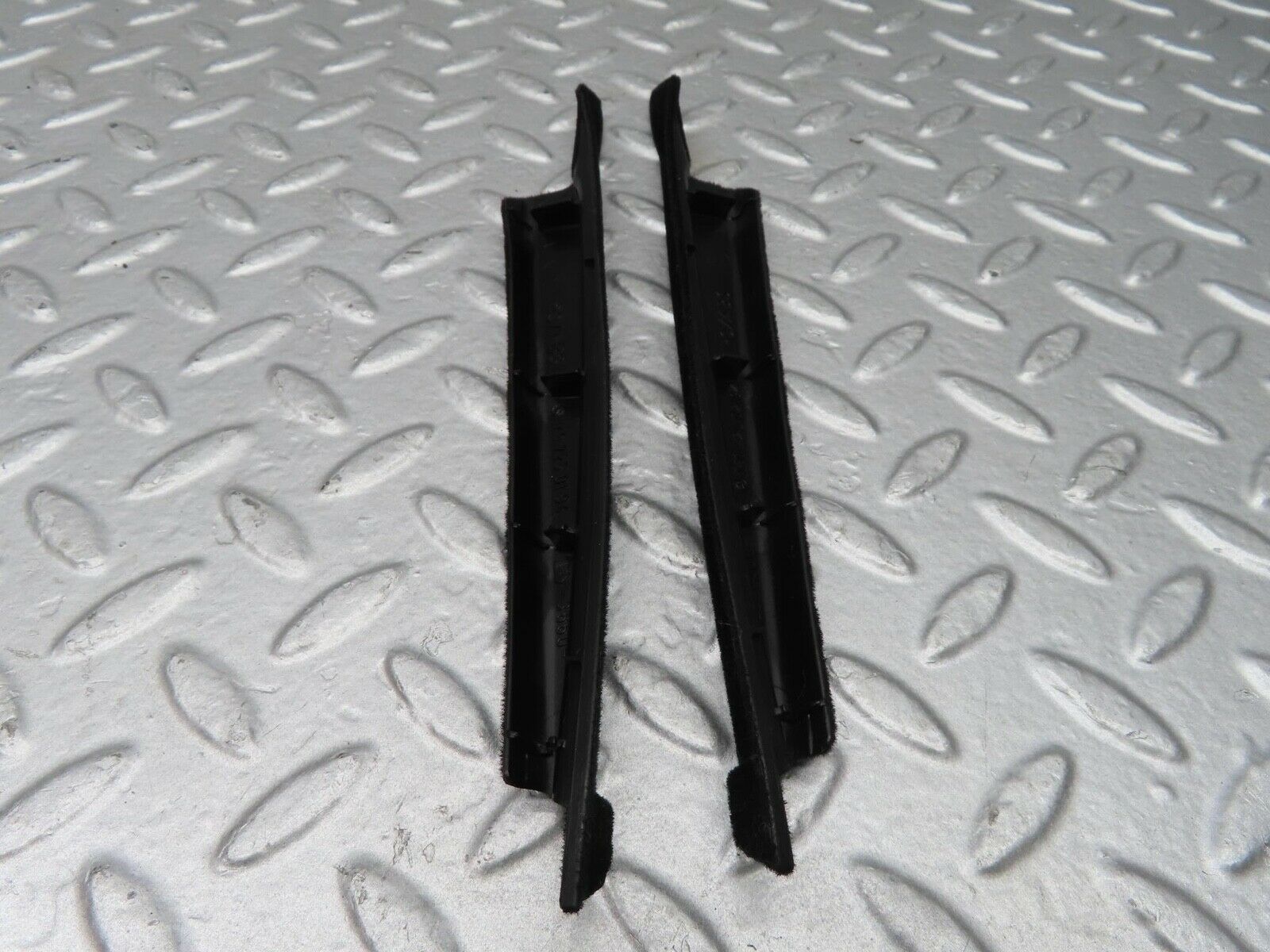 14888 Mercedes-Benz W140 S320 Front Door Window Trim Pair 1407250194