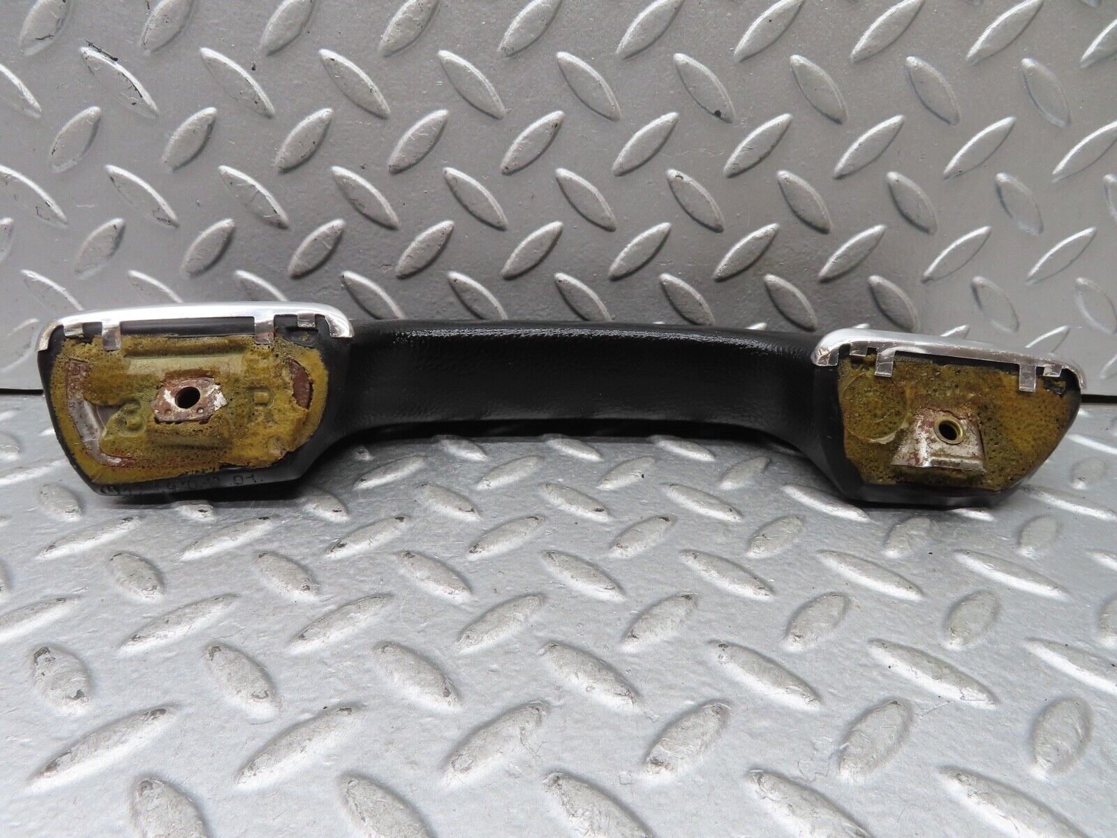 30991 Mercedes-Benz W123 200D Interior Door Handle Right 1239701201