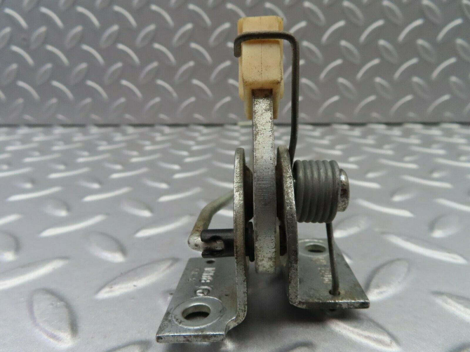 6732 Mercedes-Benz S124 E220 Wagon Rear Seat Bench Locking Mechanism Right