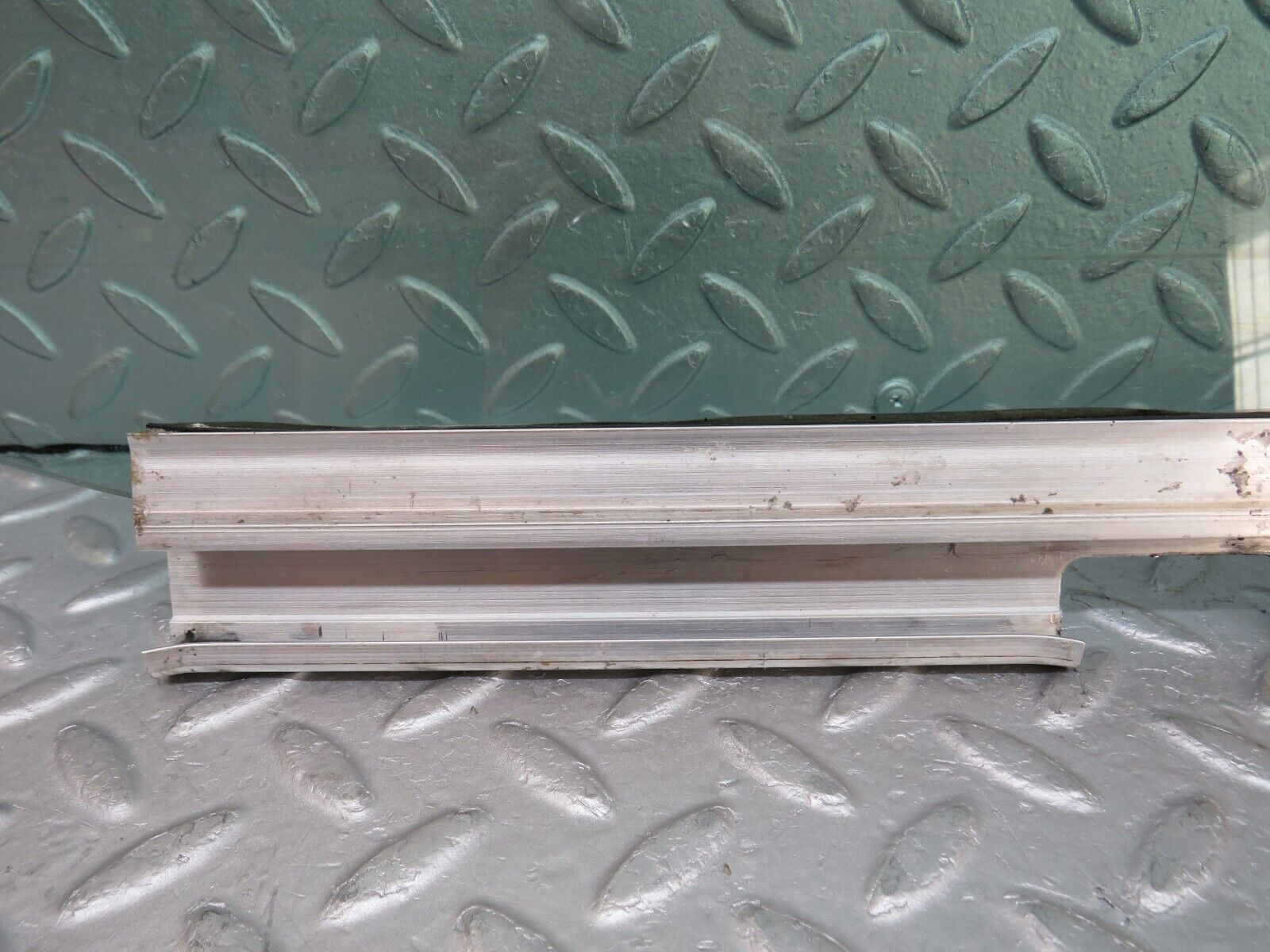 36564 Mercedes-Benz W201 190E 2.0L Front Left Door Window Glass