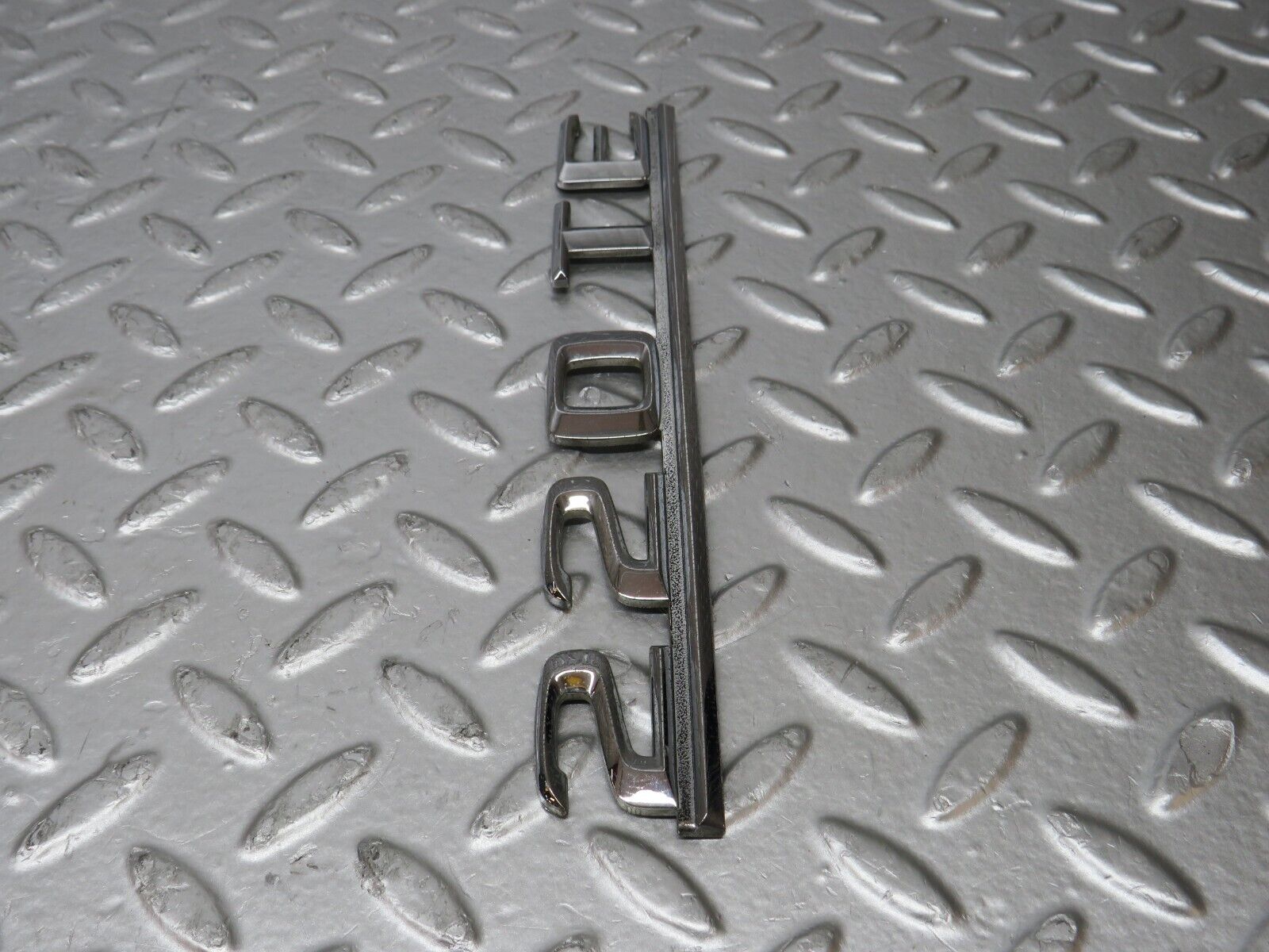 31269 Mercedes-Benz S124 220TE Wagon Trunk Badge Emblem 1248174415