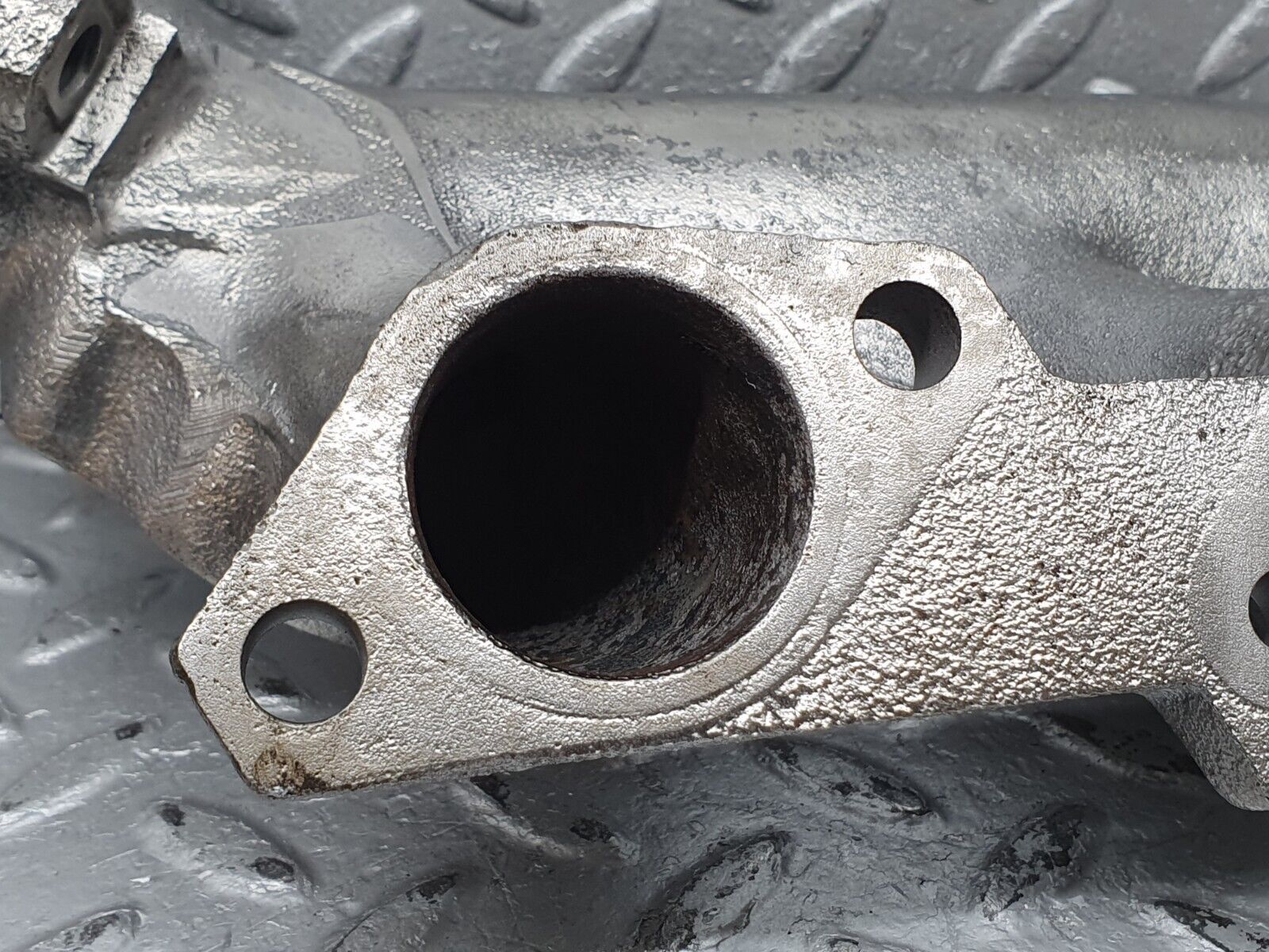 41201 Mercedes-Benz W126 300SE Exhaust Manifold Cylinder 1-3 1031421502