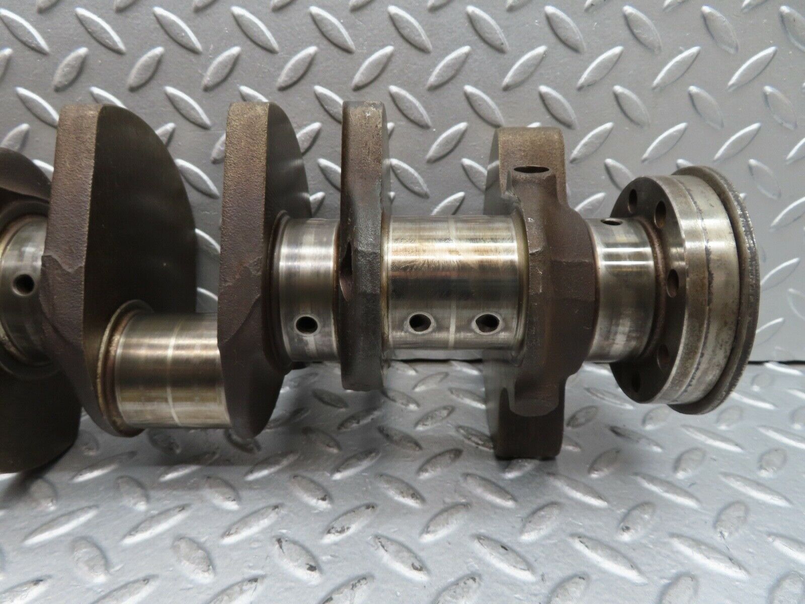 16774 Mercedes-Benz C107 380SLC Crankshaft 1160311001