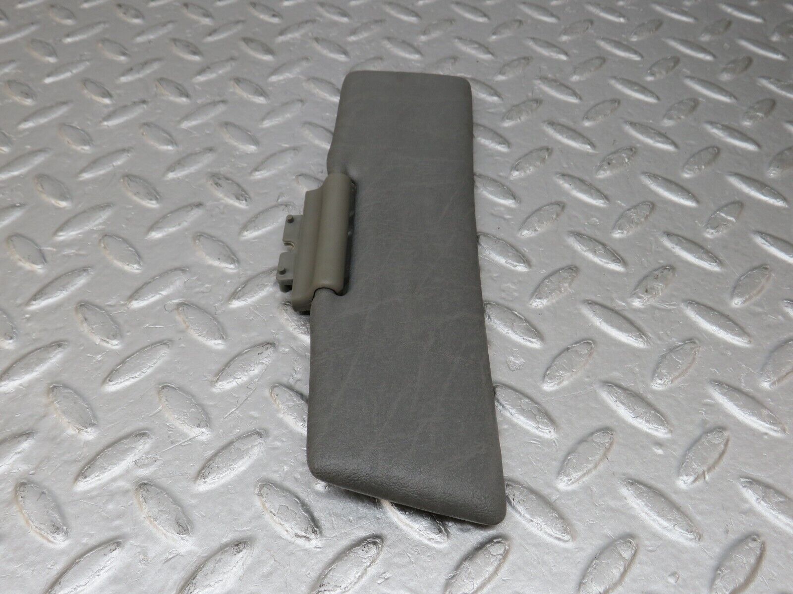 36006 Mercedes-Benz W126 420SE Middle Sun Visor Grey