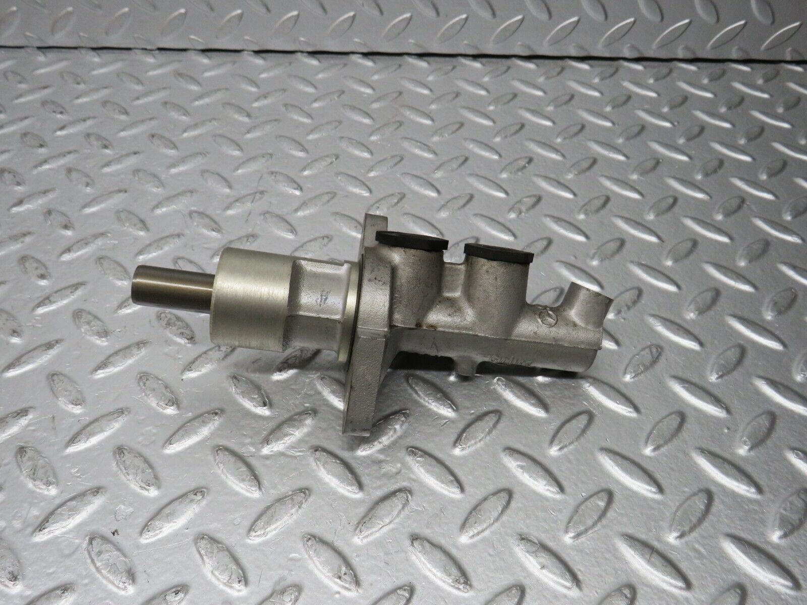 31240 Mercedes-Benz S124 220TE Wagon Brake Master Cylinder Girling