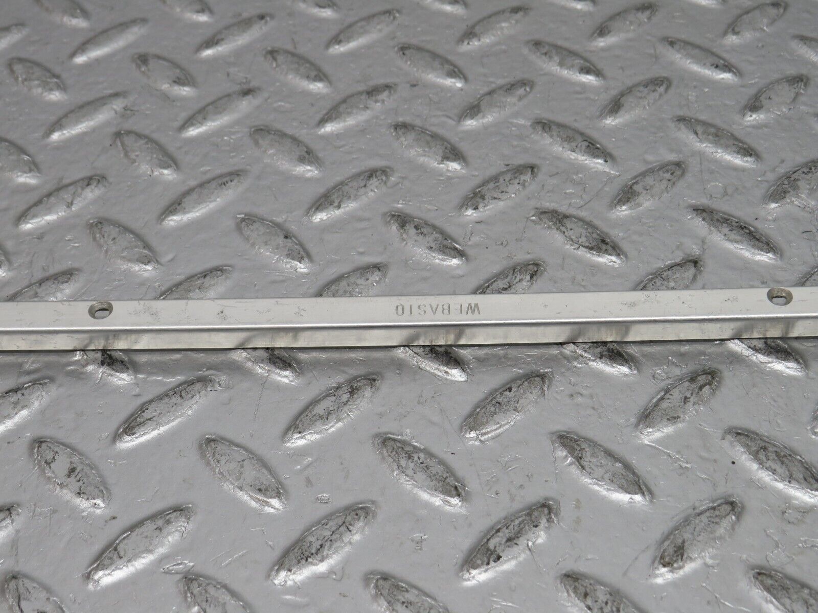 0489 Mercedes-Benz W123 230E Sunroof Chrome Trim