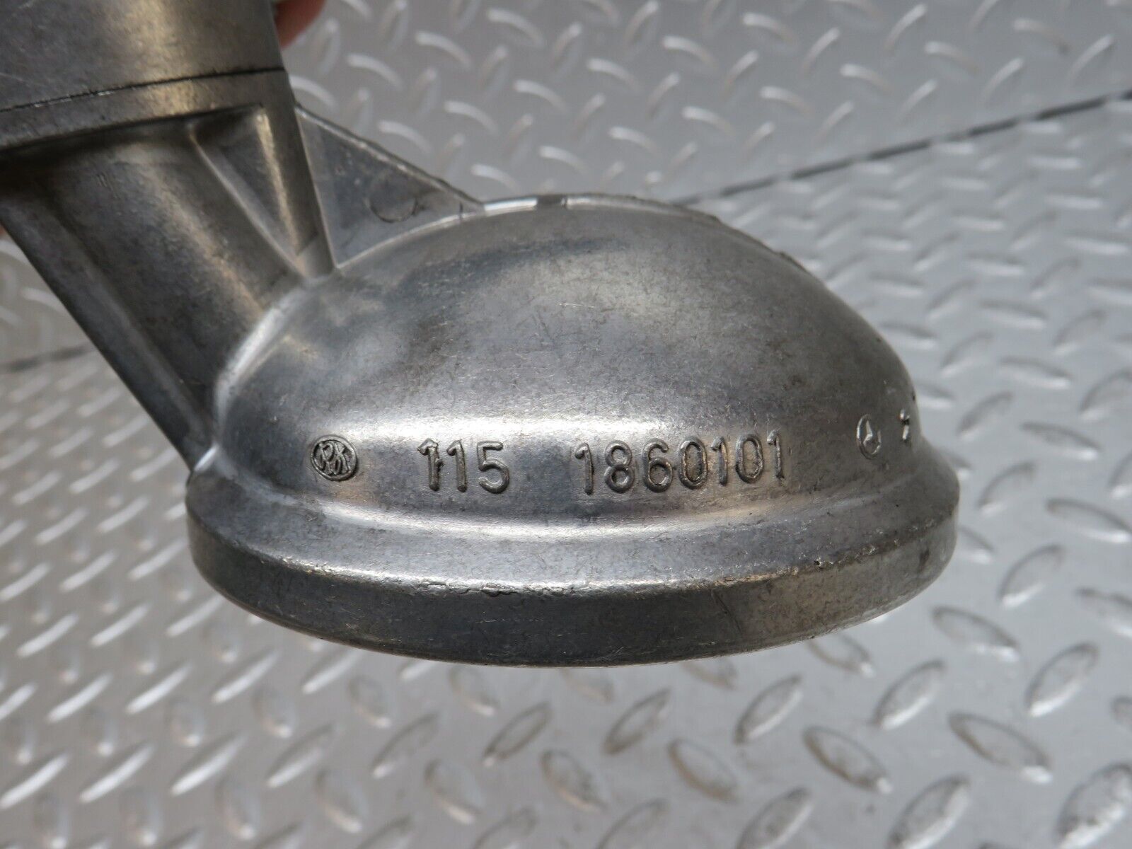 0868 Mercedes-Benz W123 240D Oil Pump 1151800102