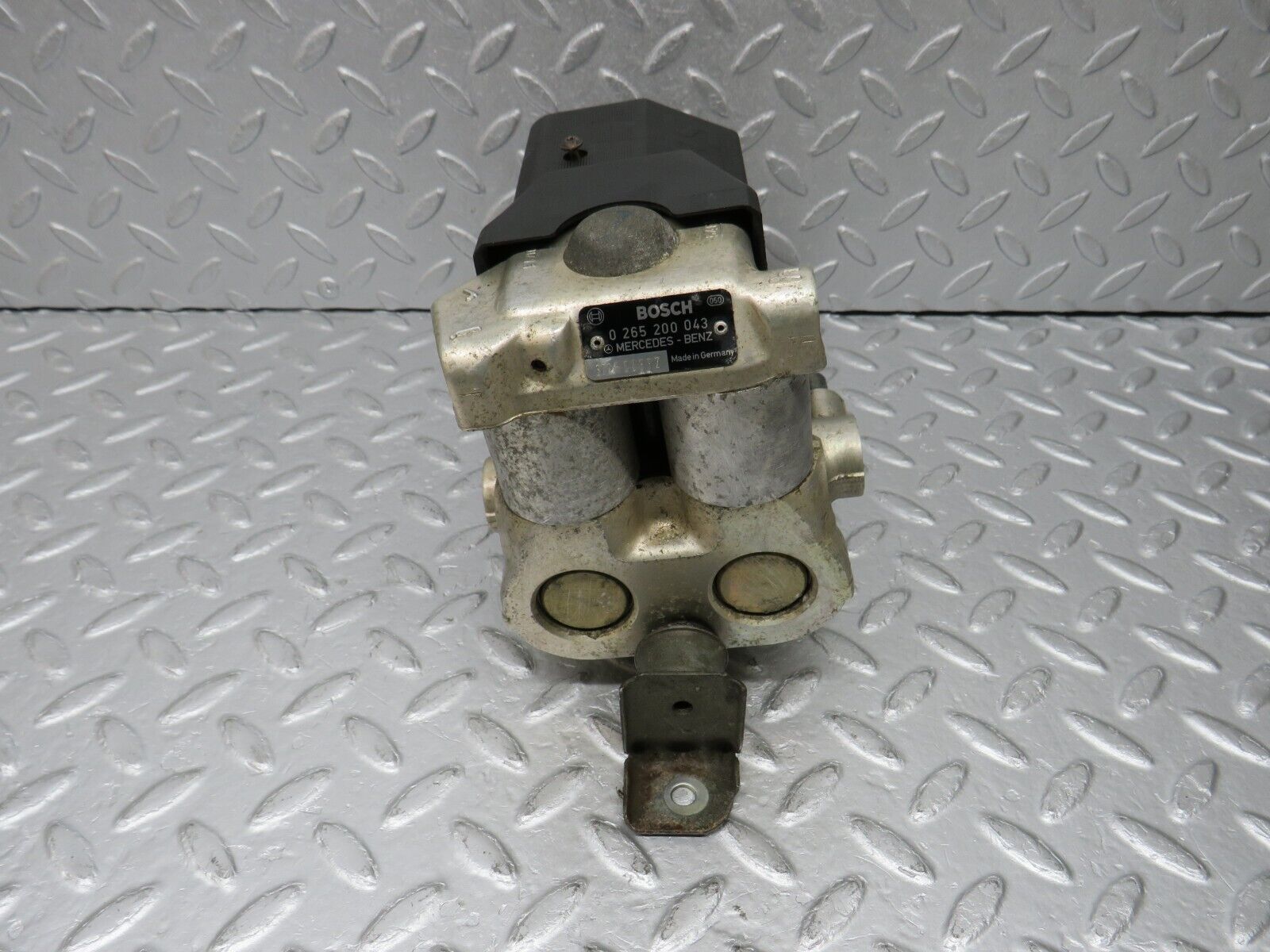 38578 Mercedes-Benz R129 280SL Coupe ABS Brake Pump Bosch 0265200043