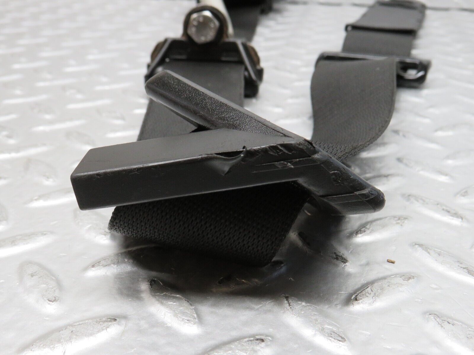 38001 Mercedes-Benz A124 320E Cabriolet Front Left Seat Belt With Buckle 1268600786 1248606569 1248680581