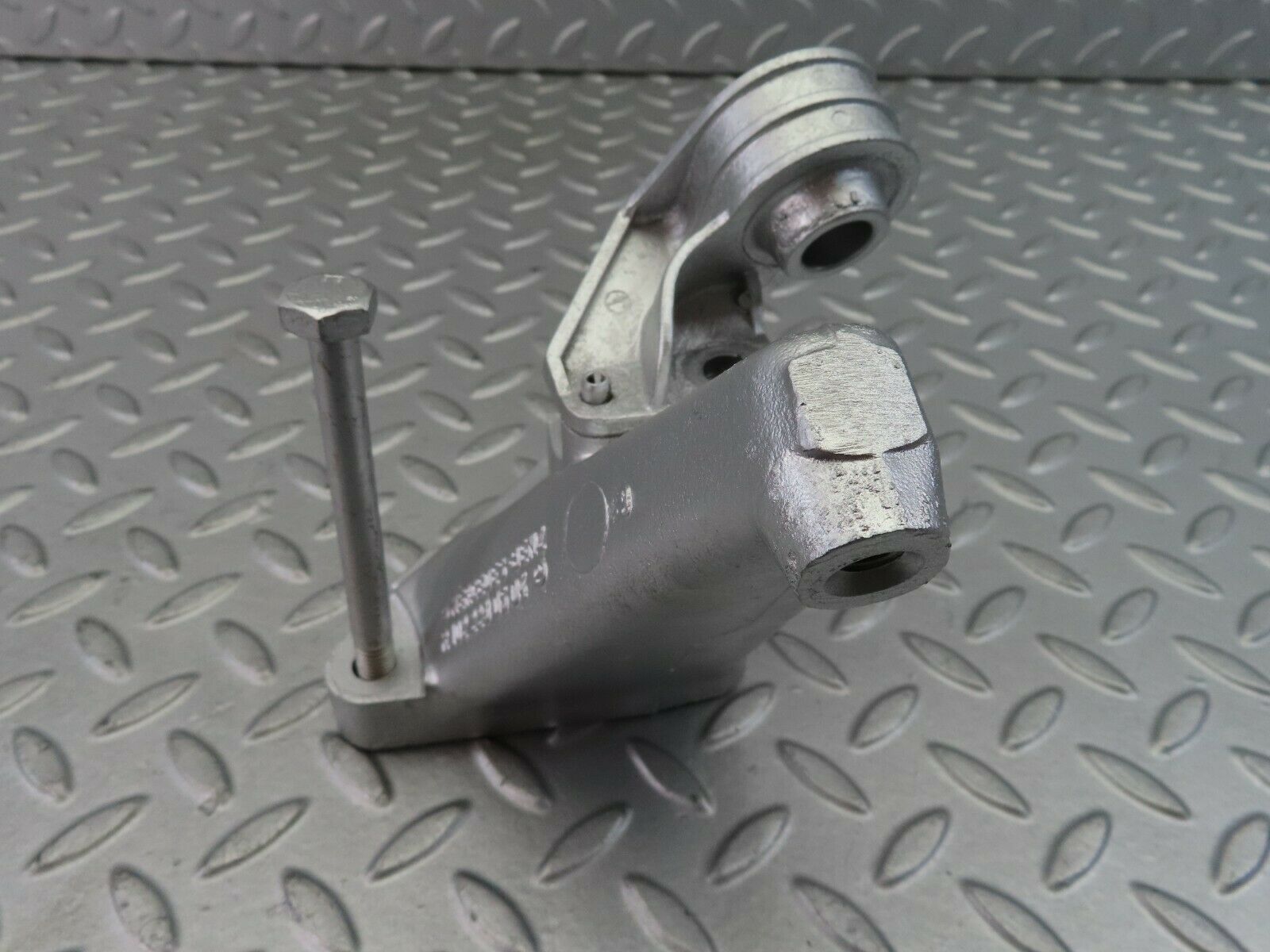 7752 Mercedes-Benz S123 230TE Wagon Engine Mount Bracket Left Side 1022230504