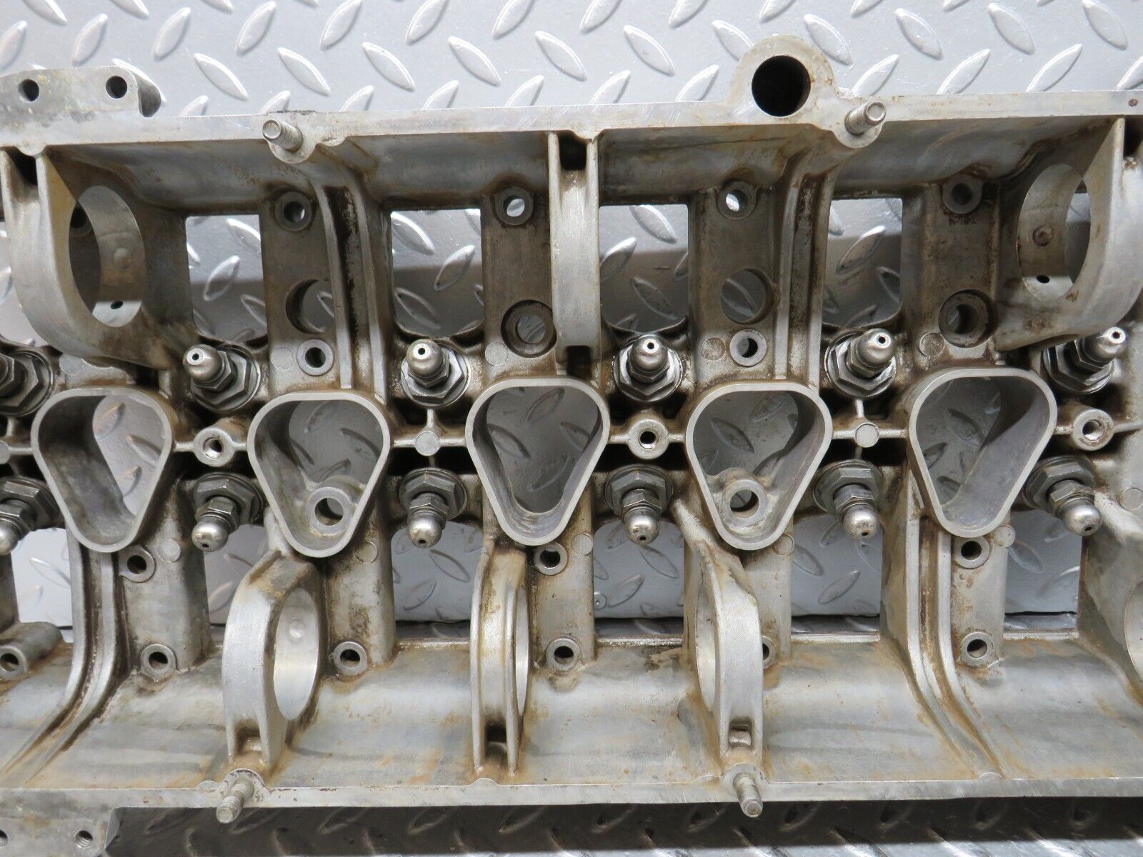 28046 Mercedes-Benz W123 280E Camshaft Bearing Casing 1100163304