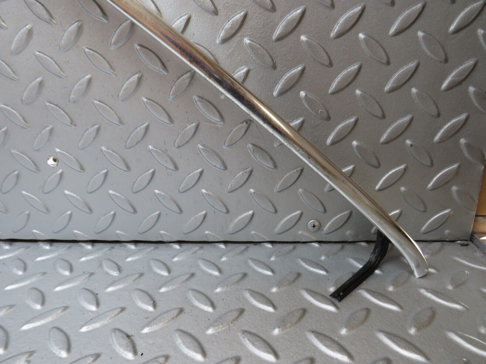 37027 Mercedes-Benz C126 420SEC Coupe Roof Chrome Trim Left Side