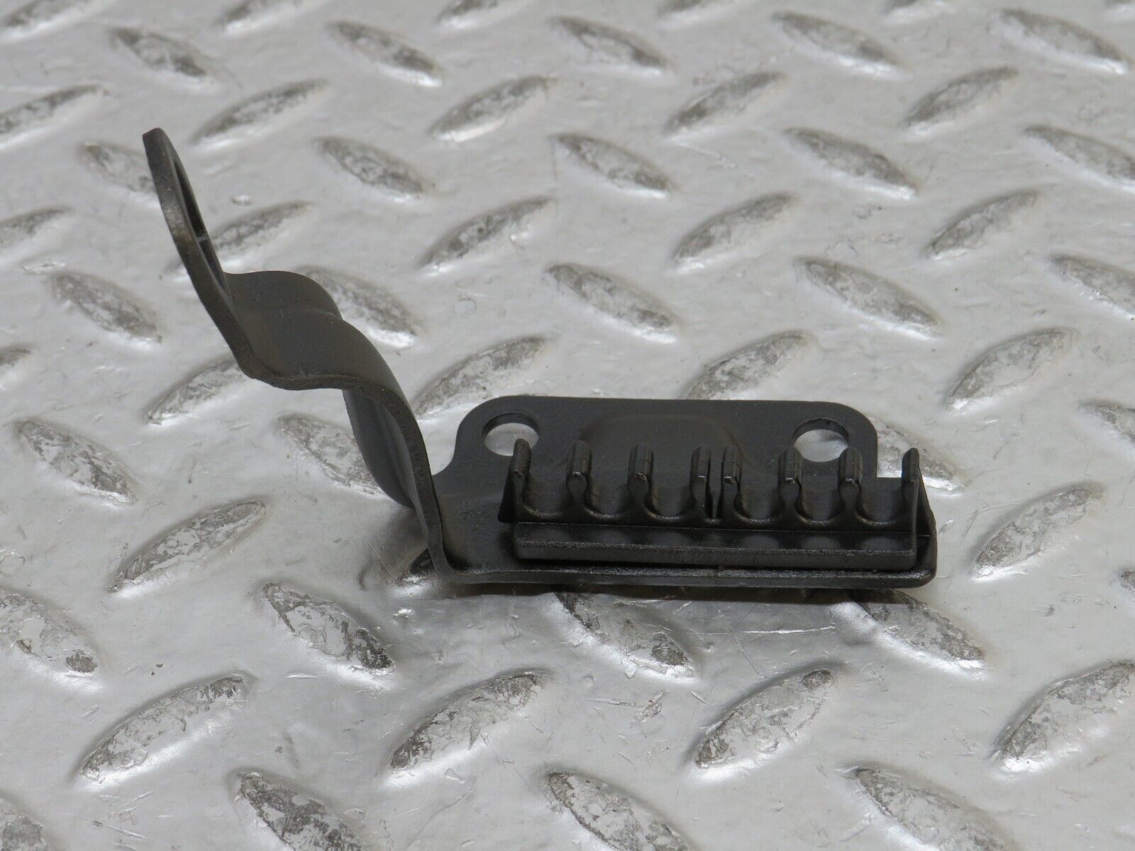 28129 Mercedes-Benz W123 280E Ignition Coil Cable Wire Bracket