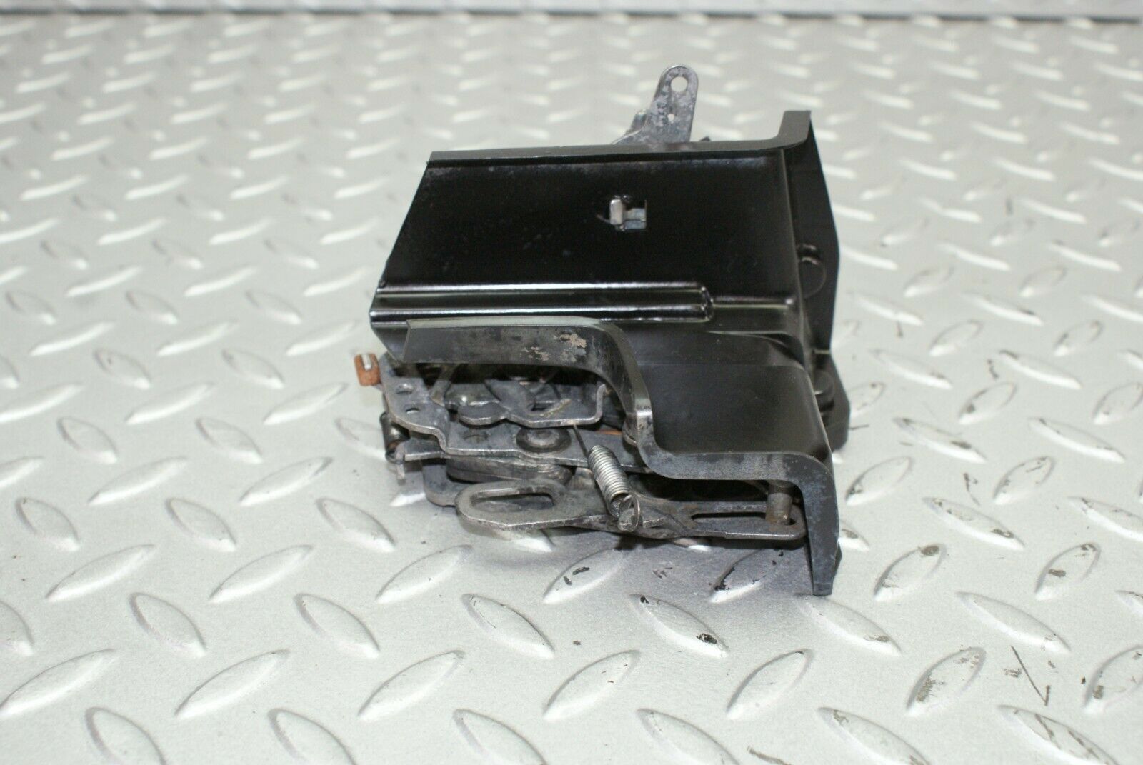 2595 Mercedes-Benz W116 350SE Door Lock Mechanism Left