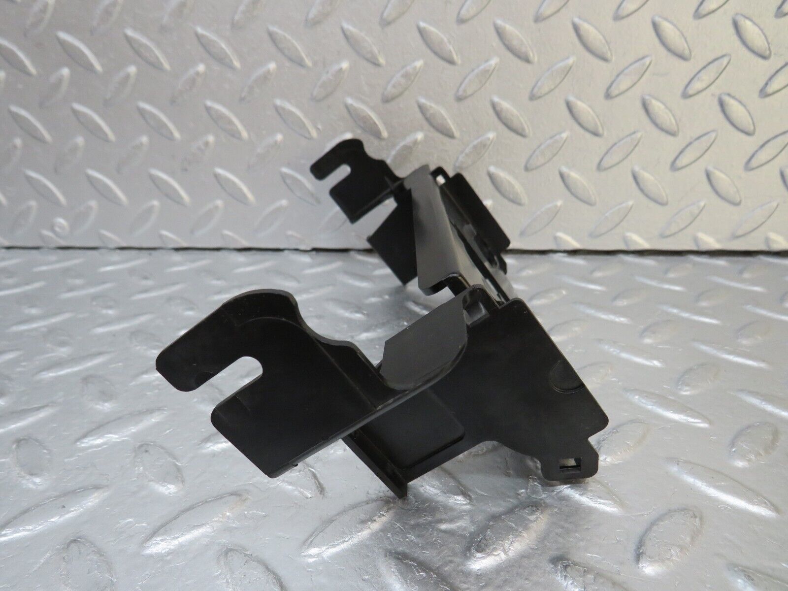 36998 Mercedes-Benz C126 420SEC Coupe Heater Control Switch Bracket 1268330014