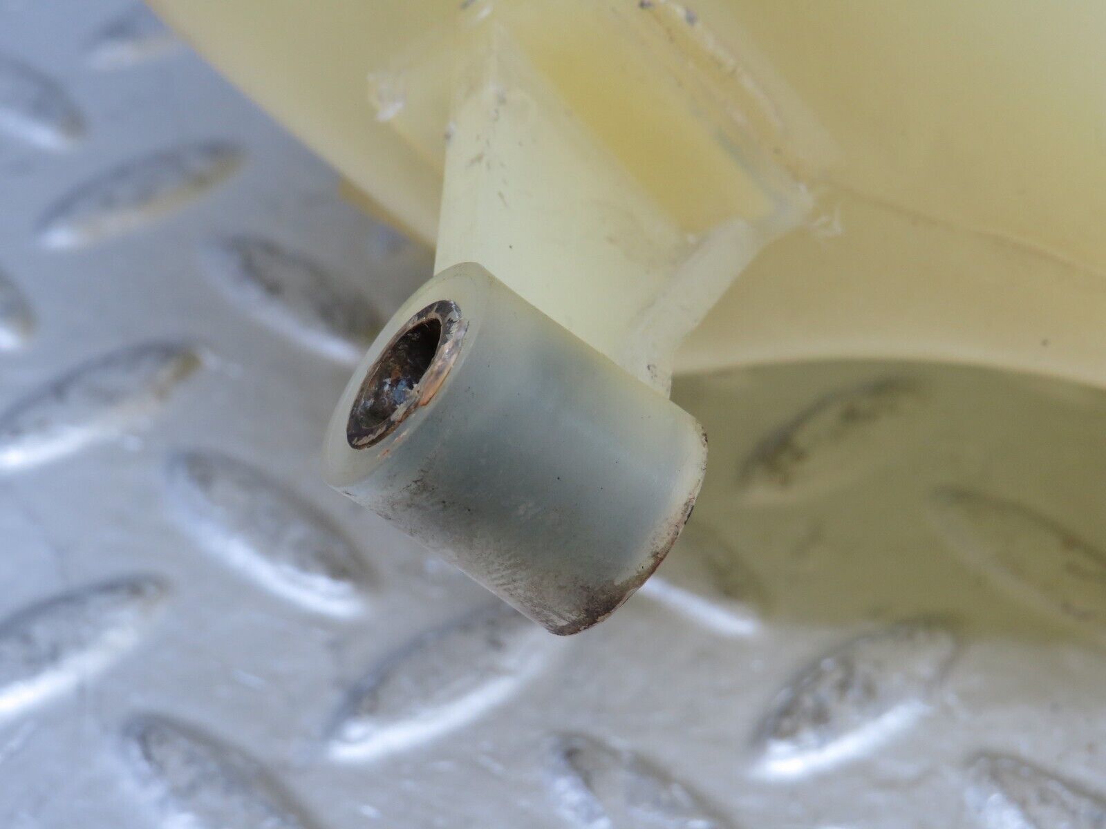 37860 Mercedes-Benz A124 320E Cabriolet Coolant Expansion Tank 1245000449