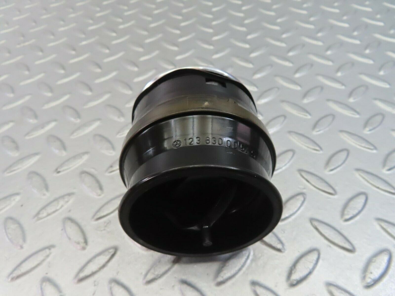 9946 Mercedes-Benz C123 230CE Coupe Dashboard Air Vent 1238300054