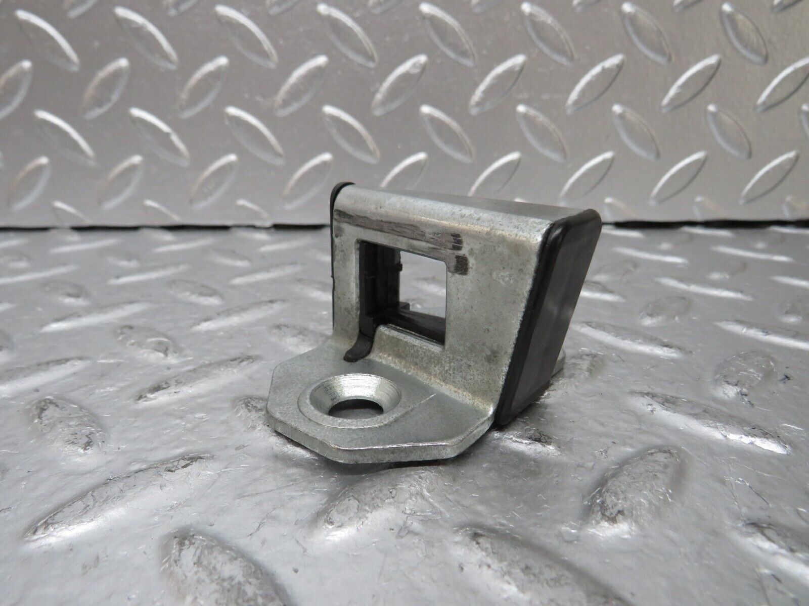 25844 Mercedes-Benz W124 280E Door Lock Latch