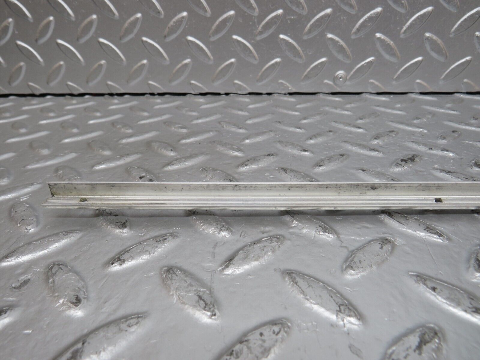 31268 Mercedes-Benz S124 220TE Wagon Sunroof Chrome Trim