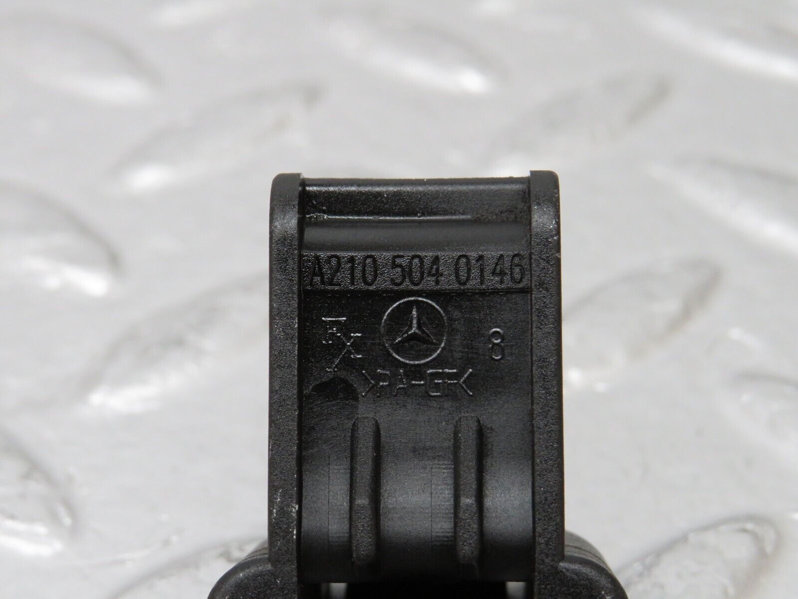 34772 Mercedes-Benz W210 320E Radiator Cover Bracket 2x 2105040146