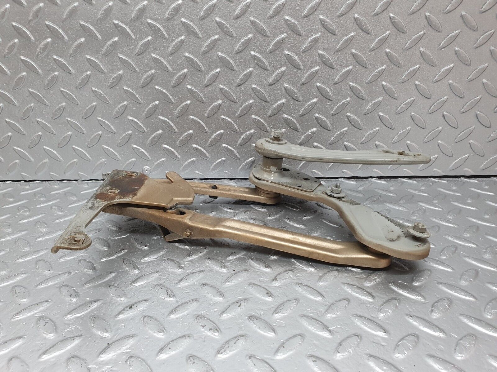 41438 Mercedes-Benz W124 200E Bonnet Hinge Left Side 1248870974 1248800128