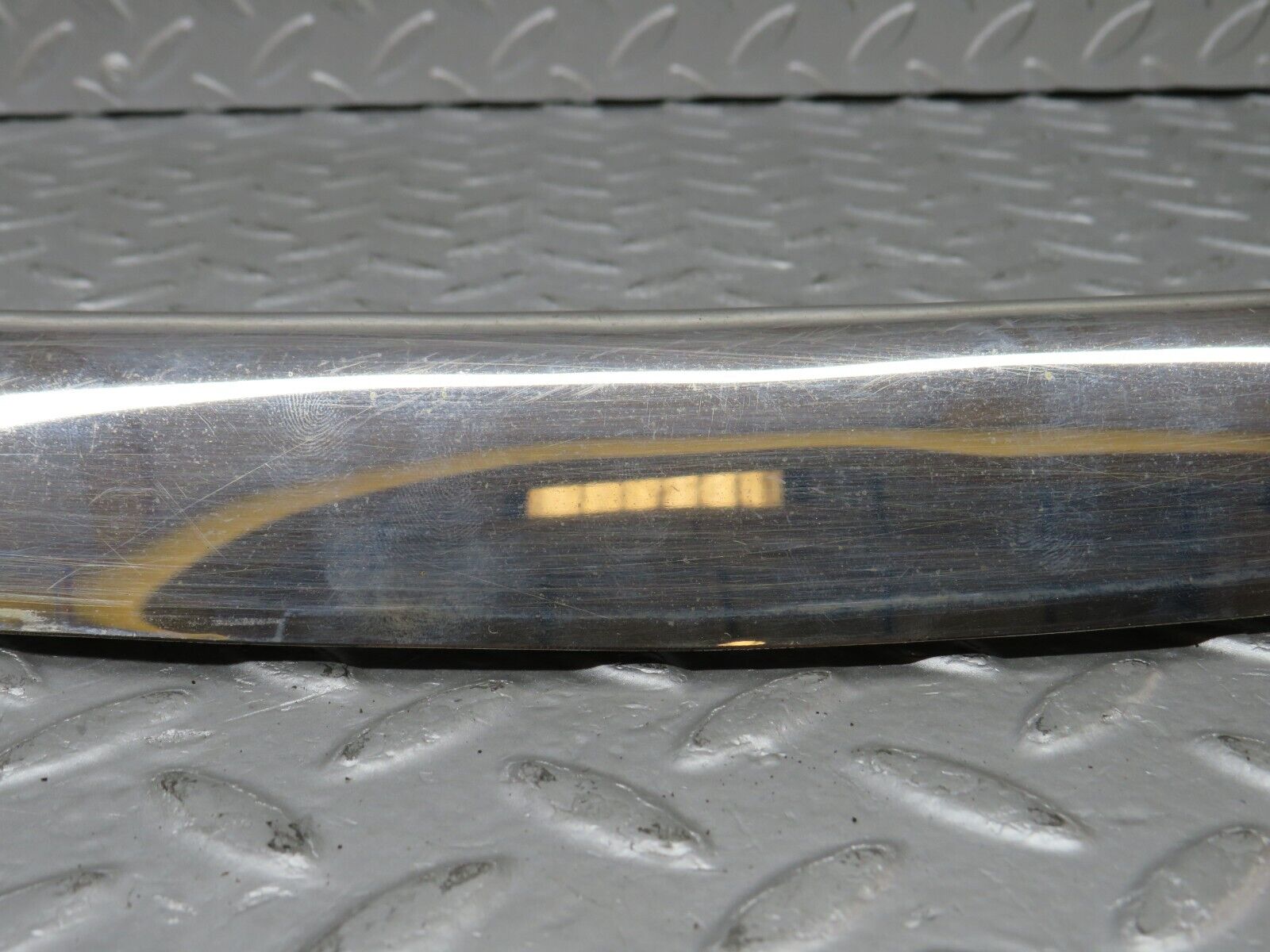 36289 Mercedes-Benz W126 420SE Front Right Chrome Wheel Arch Trim